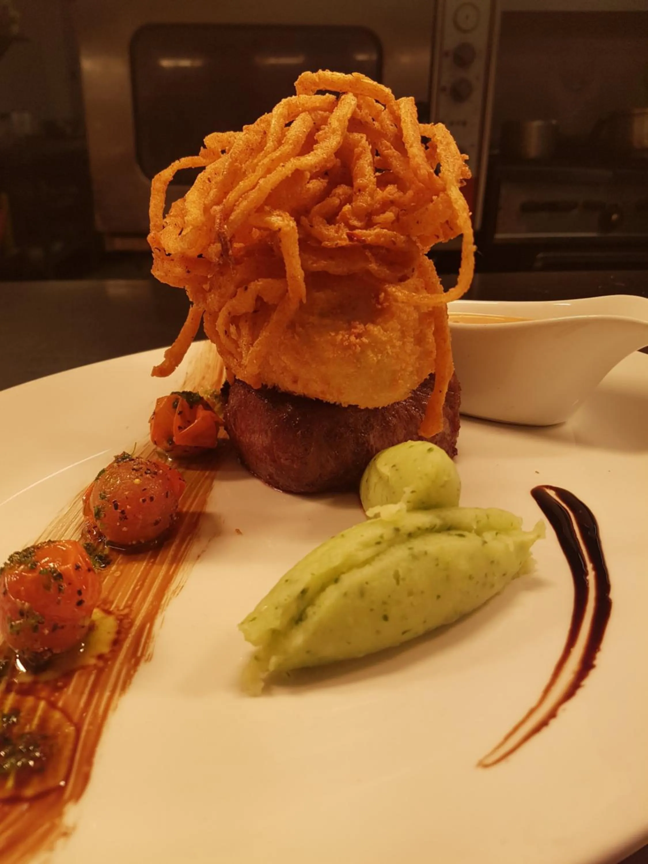 Restaurant/places to eat in Caisleain Oir Hotel