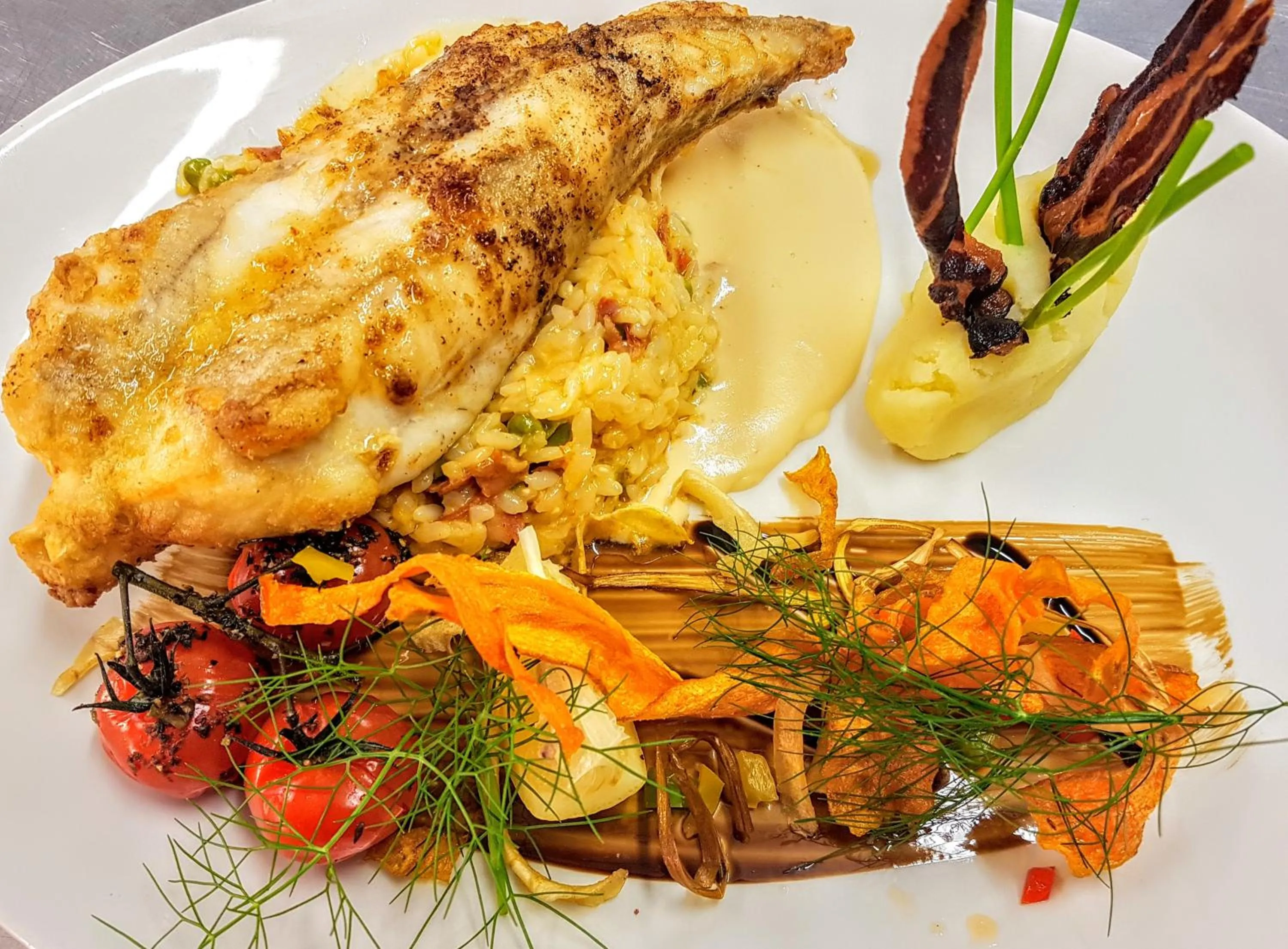 Restaurant/places to eat in Caisleain Oir Hotel