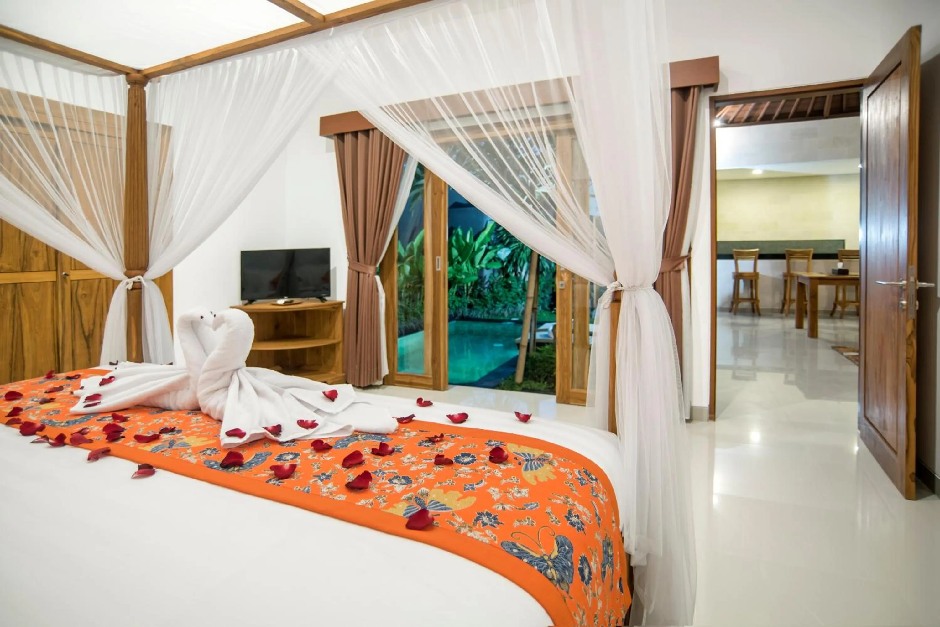 Bed in Sandi Agung Villa Bidadari