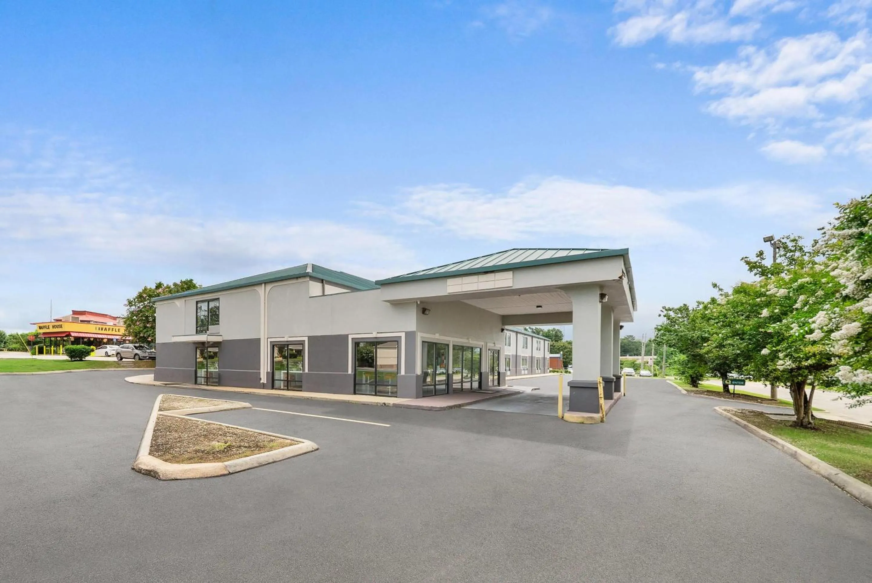 Property building in Quality Inn Auburn Campus Area I-85