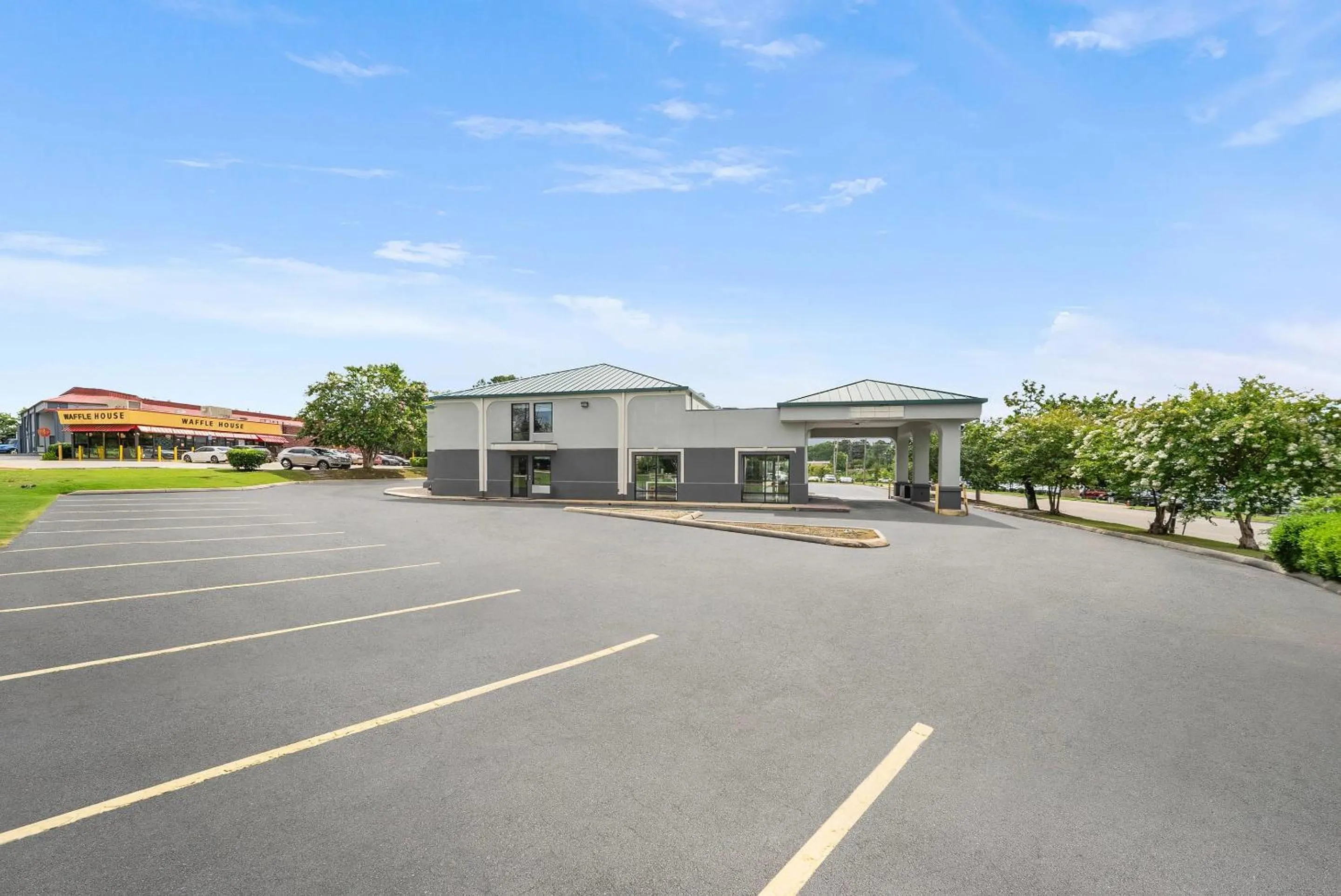 Property building in Quality Inn Auburn Campus Area I-85