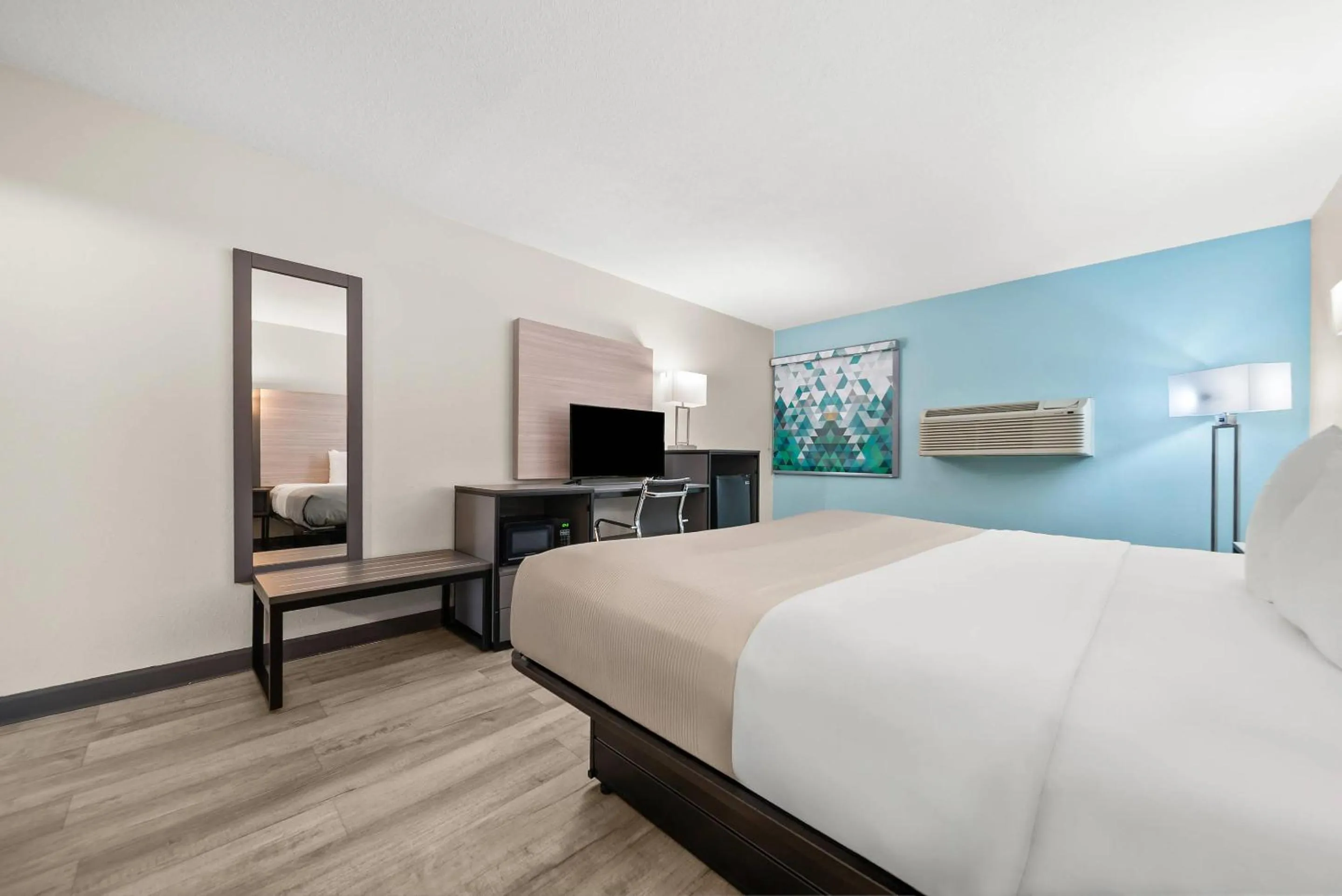 Bedroom, Bed in Quality Inn Auburn Campus Area I-85