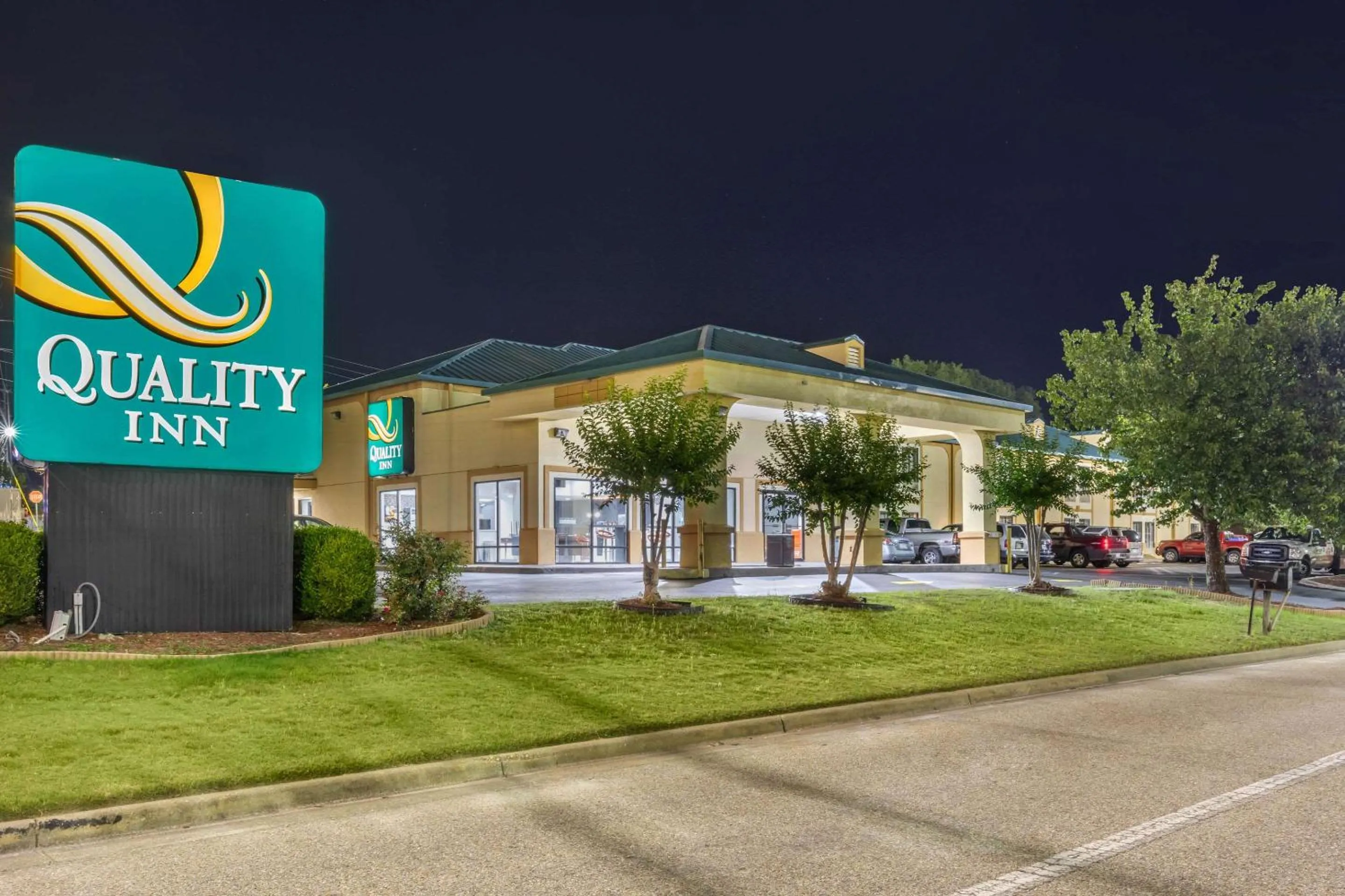 Property building in Quality Inn Auburn Campus Area I-85