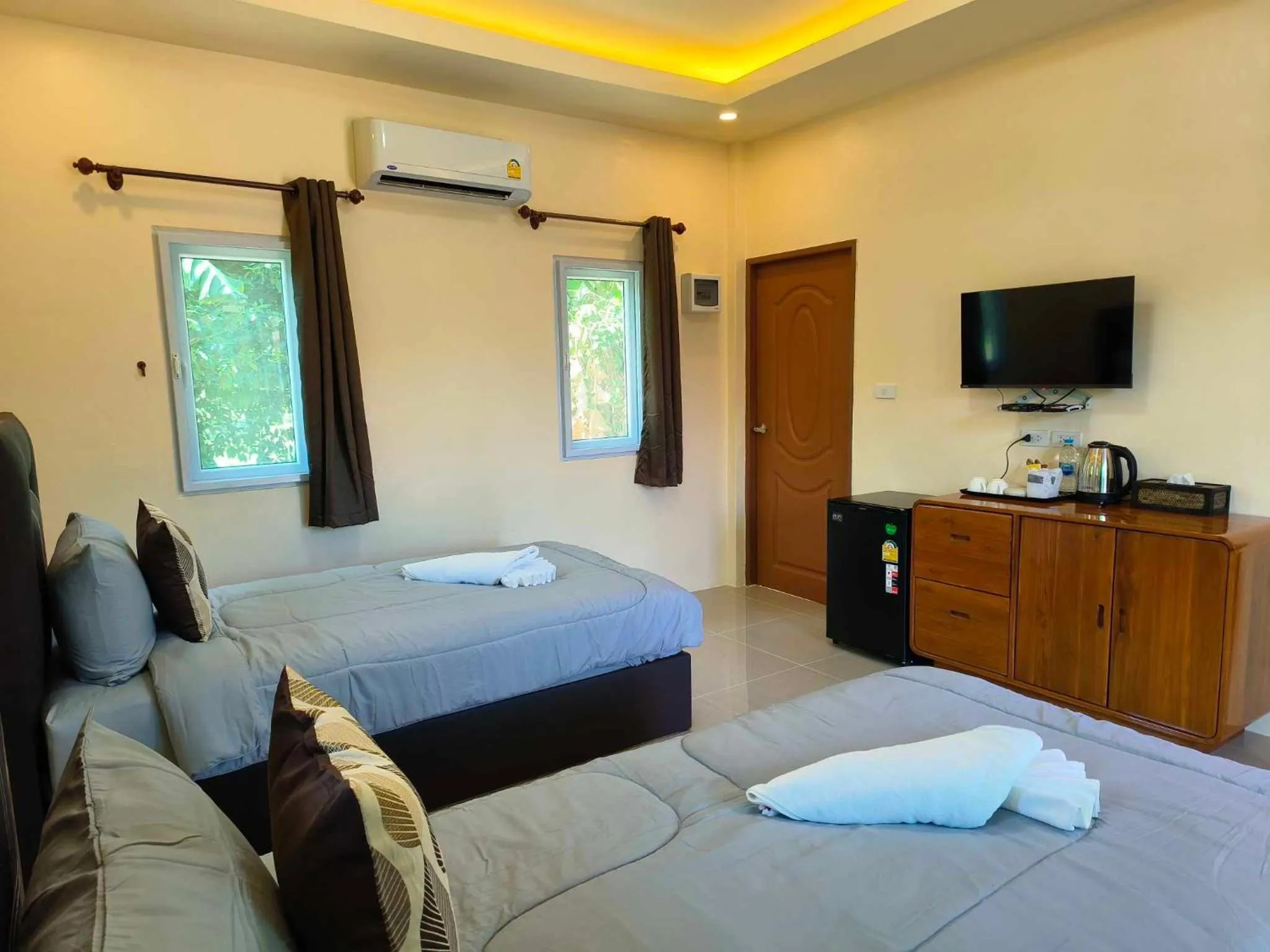 Bed in Sunrise Beach Kohyao Resort