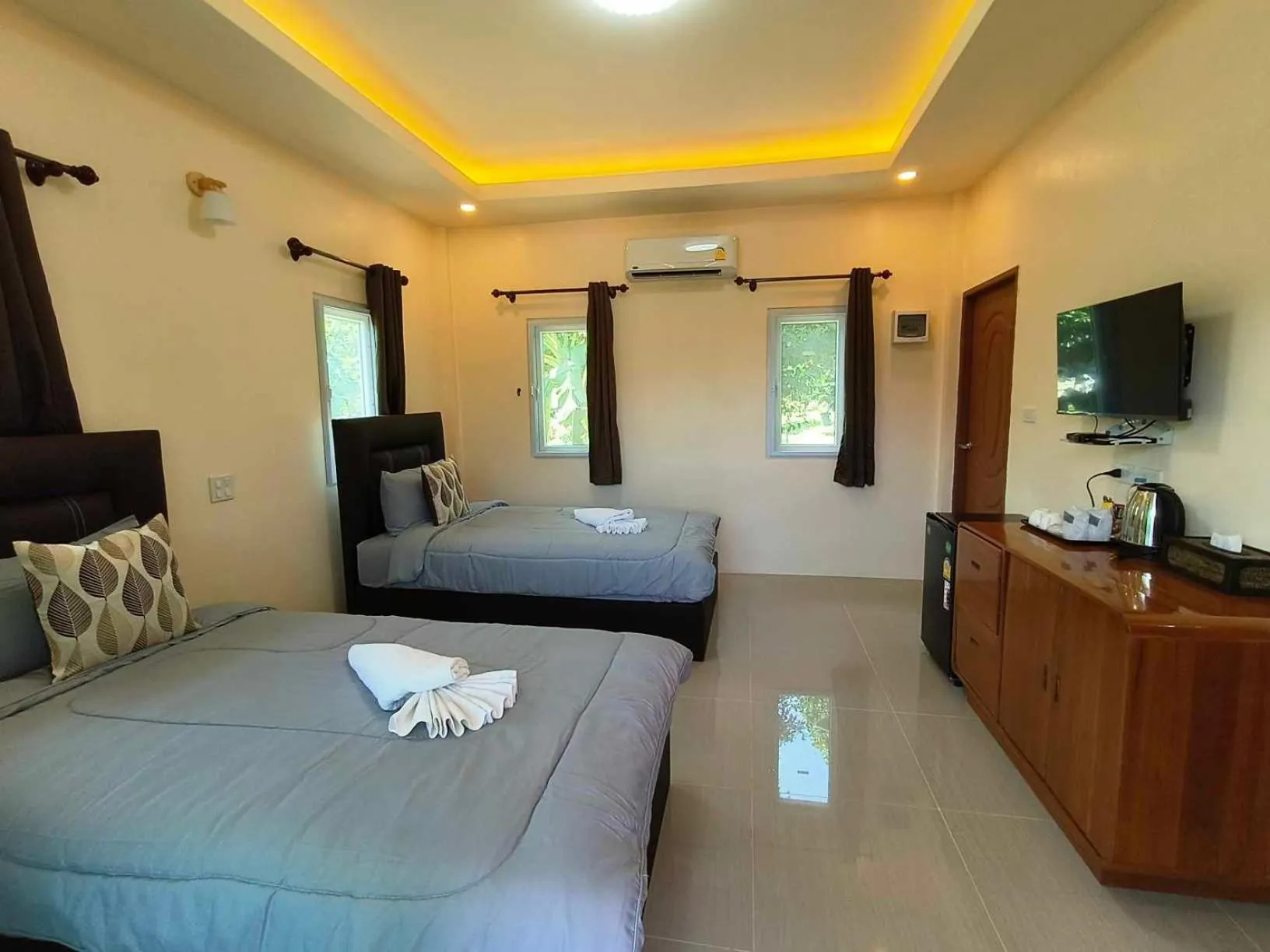 Bed in Sunrise Beach Kohyao Resort