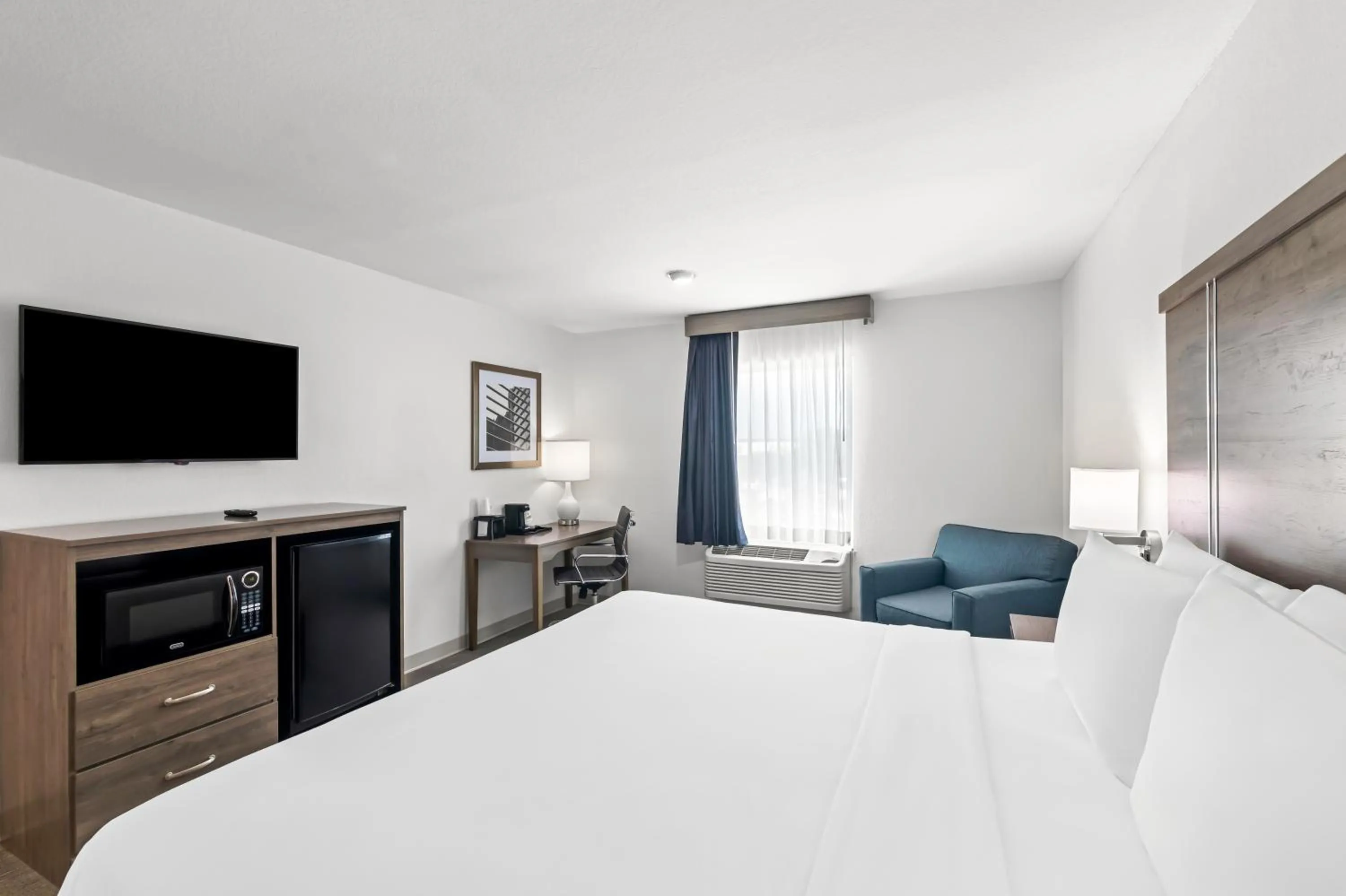 Photo of the whole room, Bed in Quality Inn Bastrop