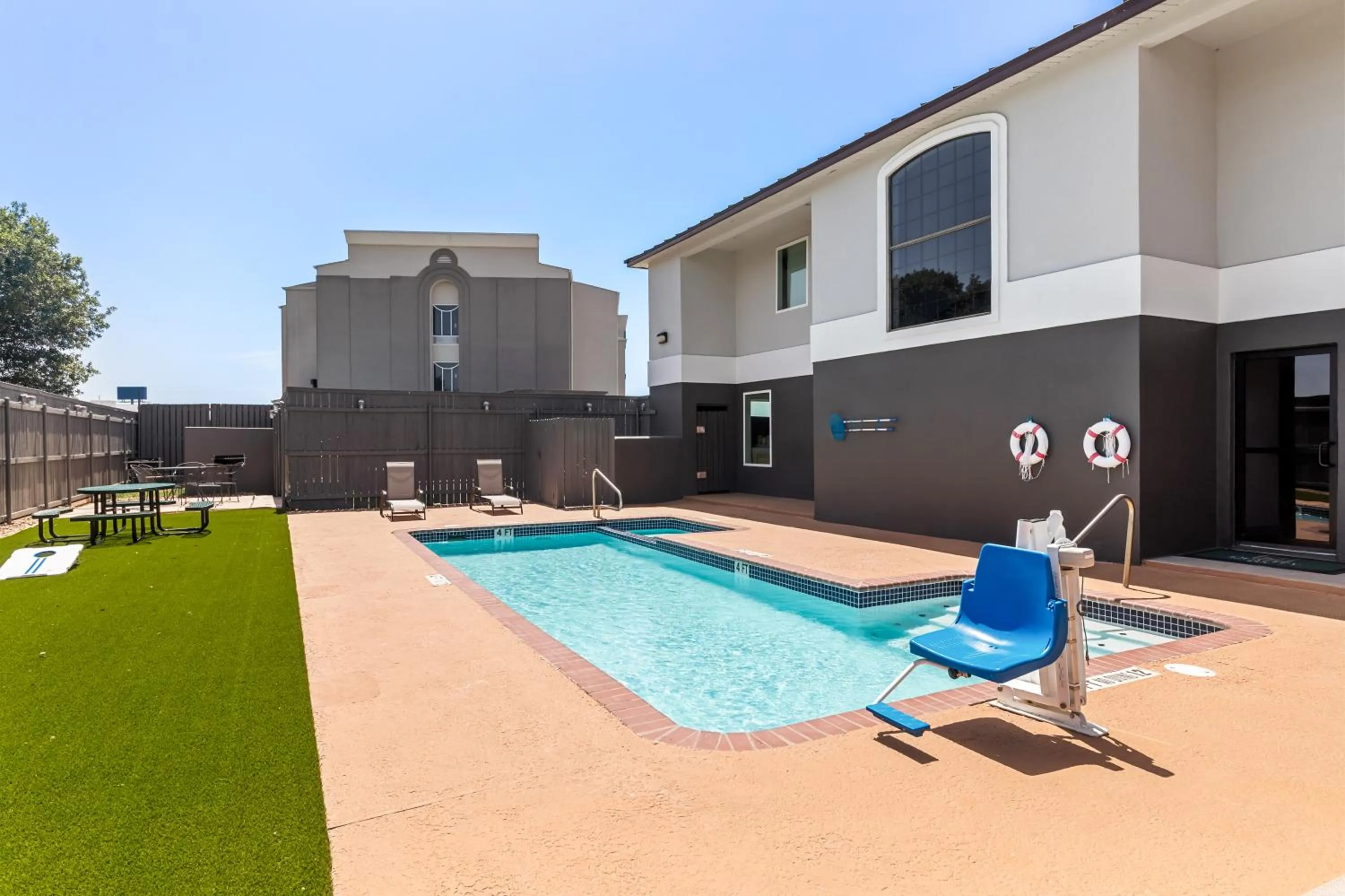 Property building in Quality Inn Bastrop