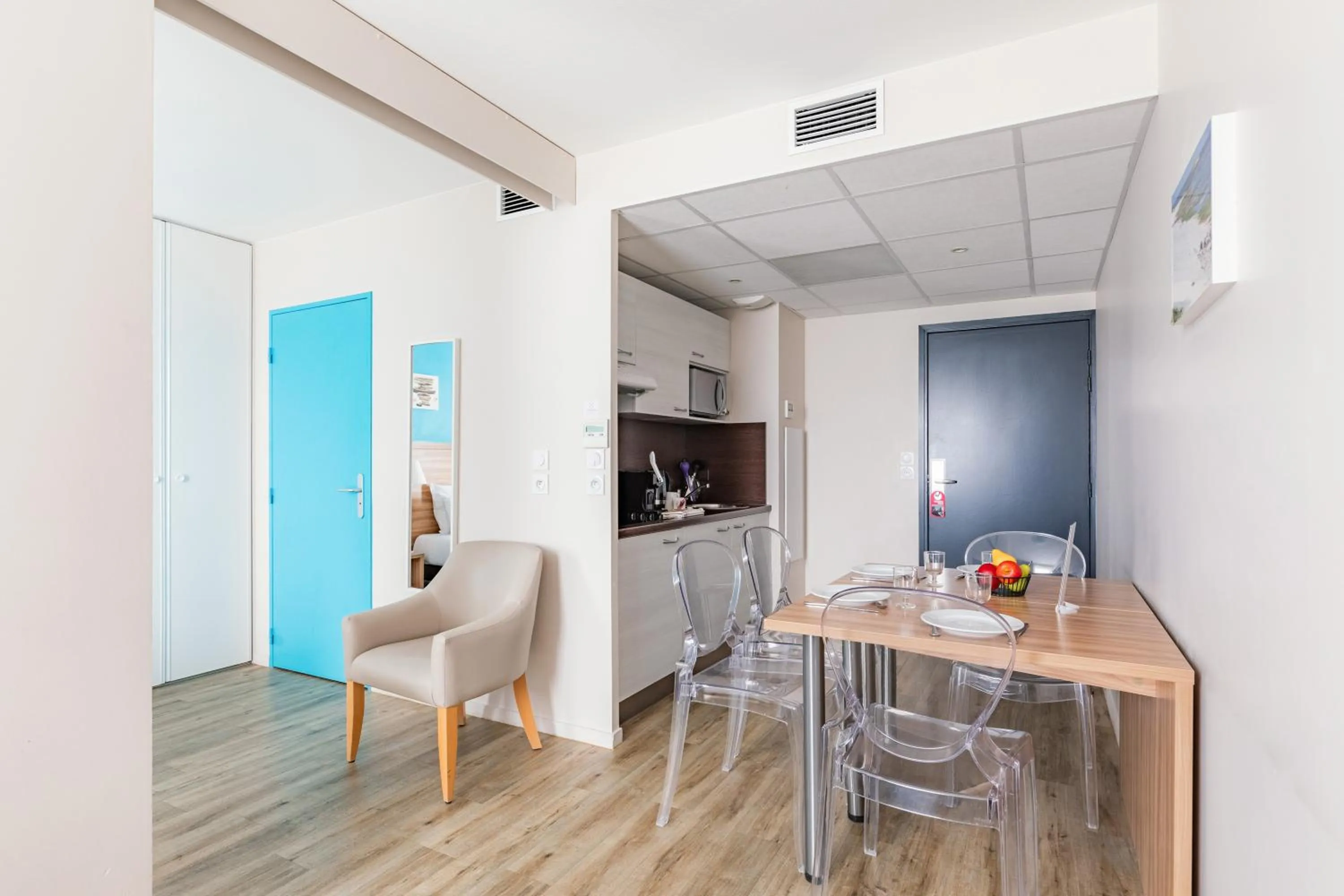 Kitchen or kitchenette in Appart’City Confort Vannes