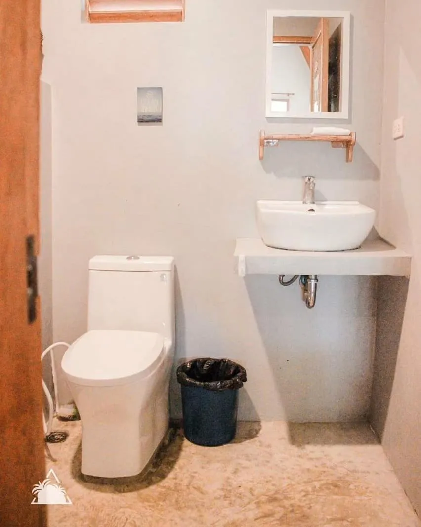 Toilet in Triangle Palms Siargao