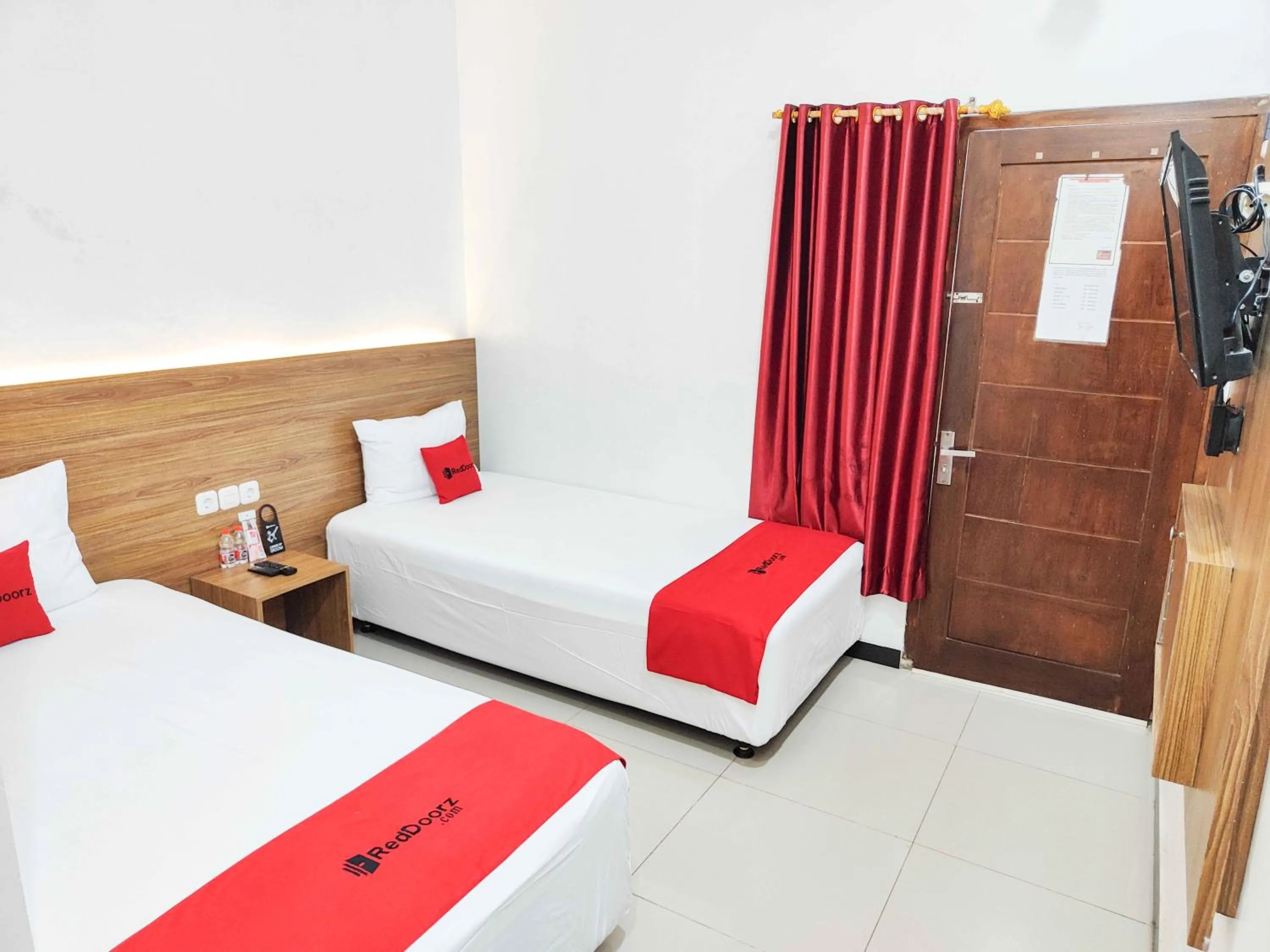 Bedroom, Bed in RedDoorz near Prambanan Temple