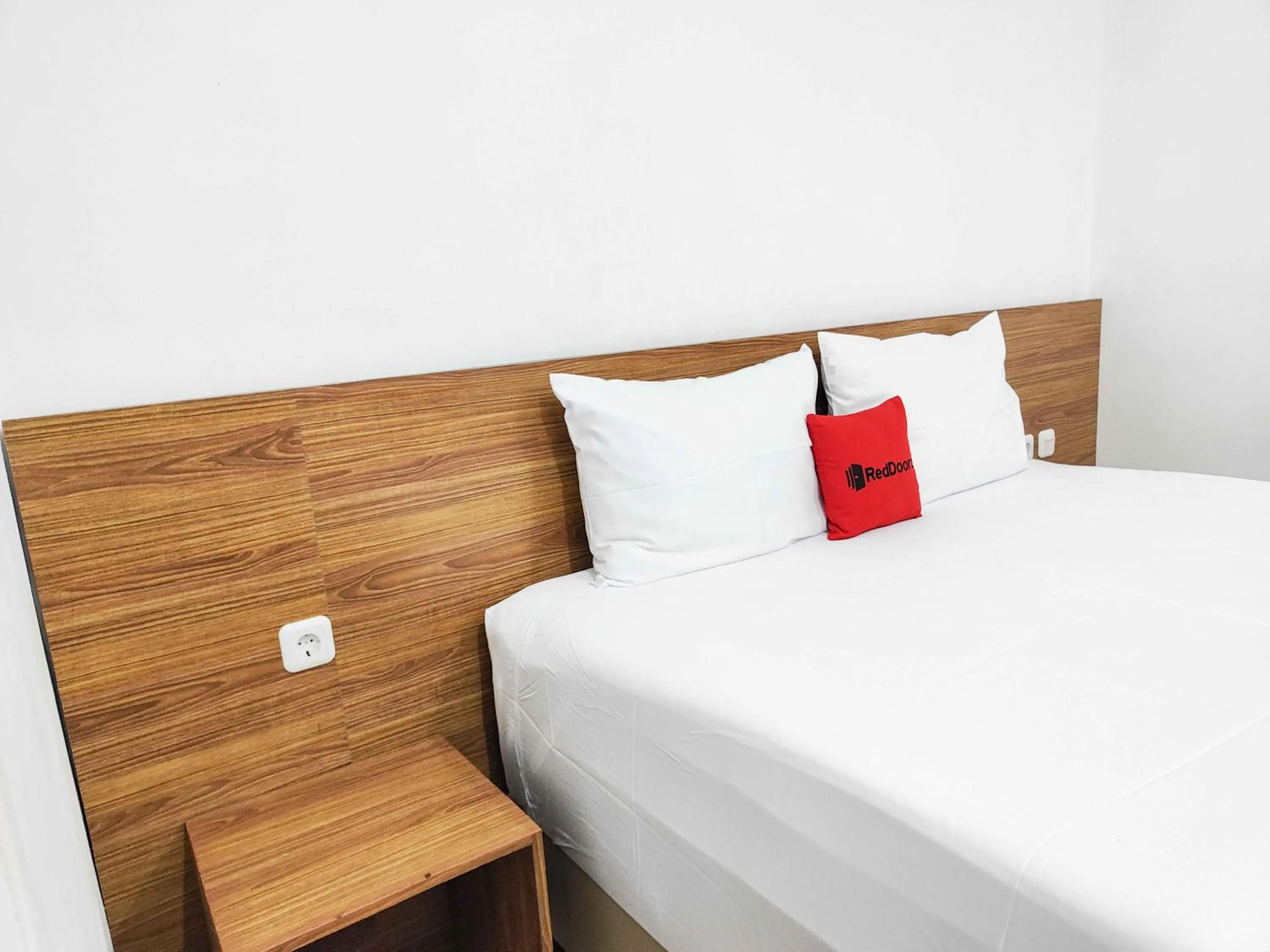 Bedroom, Bed in RedDoorz near Prambanan Temple