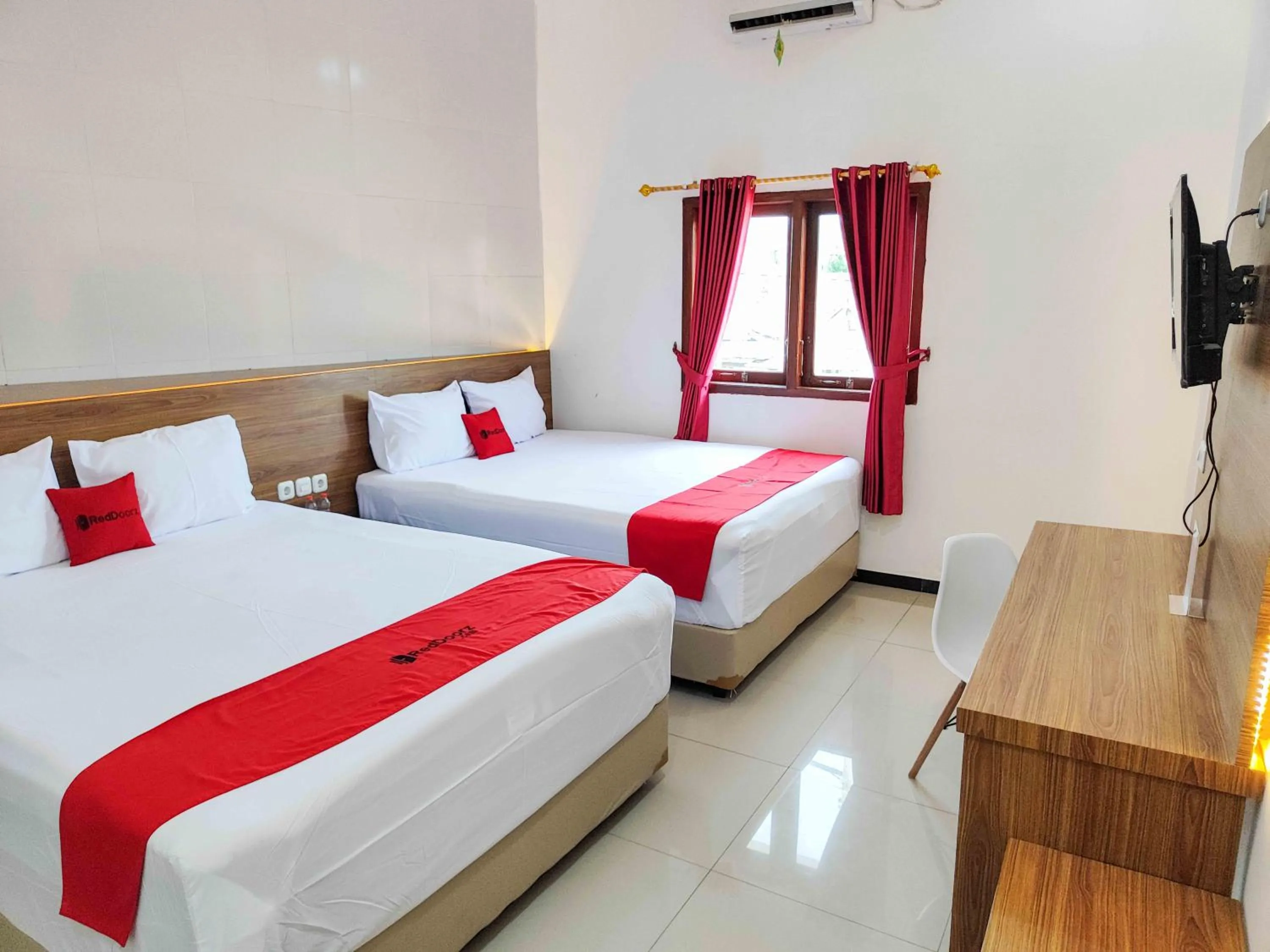 Bedroom, Bed in RedDoorz near Prambanan Temple