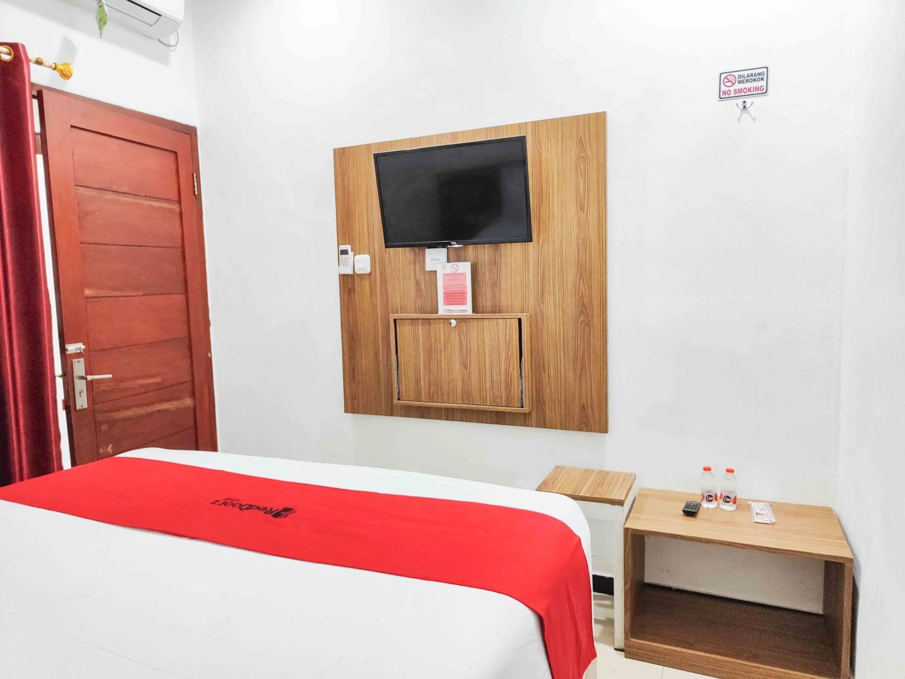Bedroom, Bed in RedDoorz near Prambanan Temple