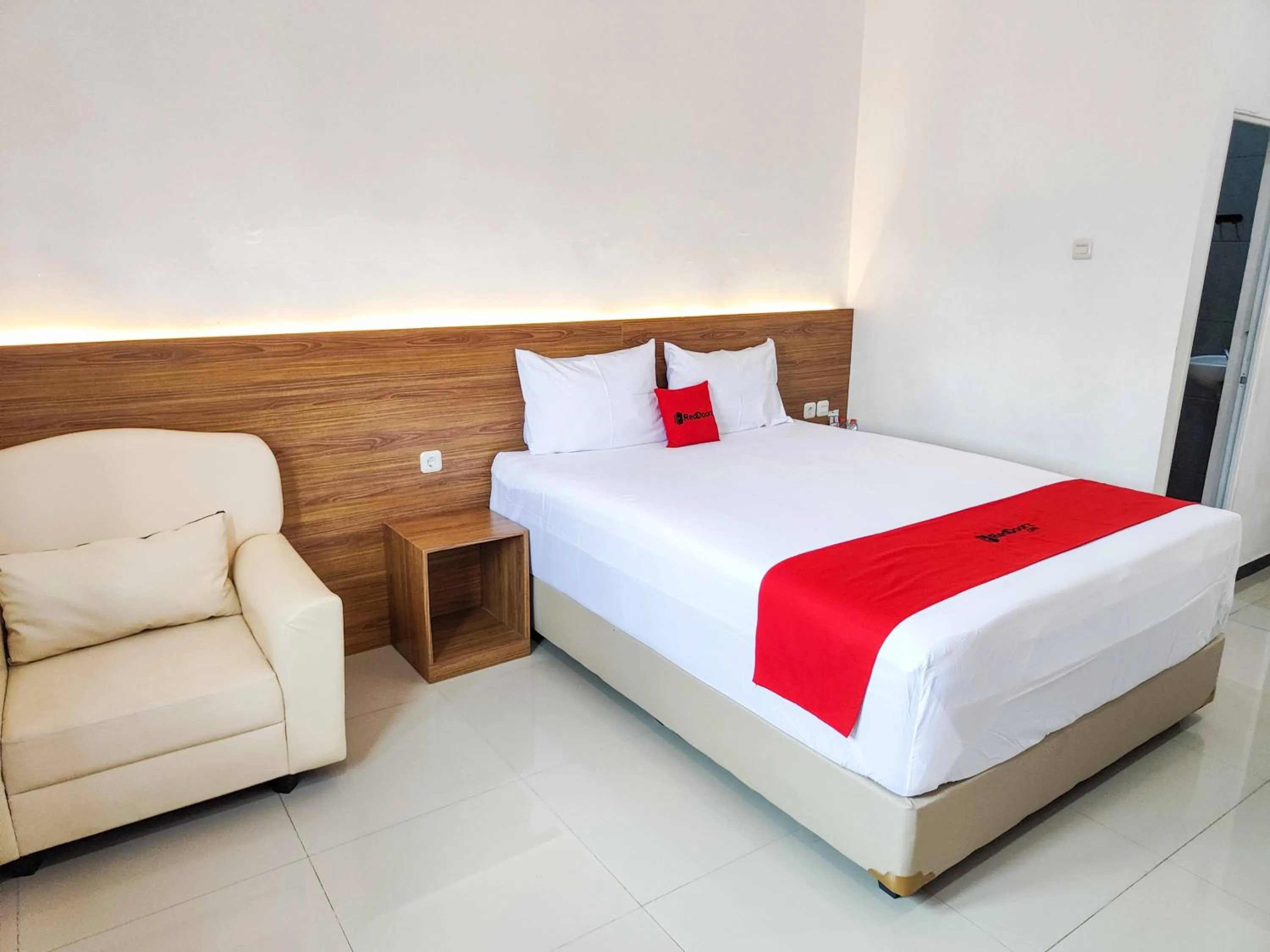 Bedroom, Bed in RedDoorz near Prambanan Temple