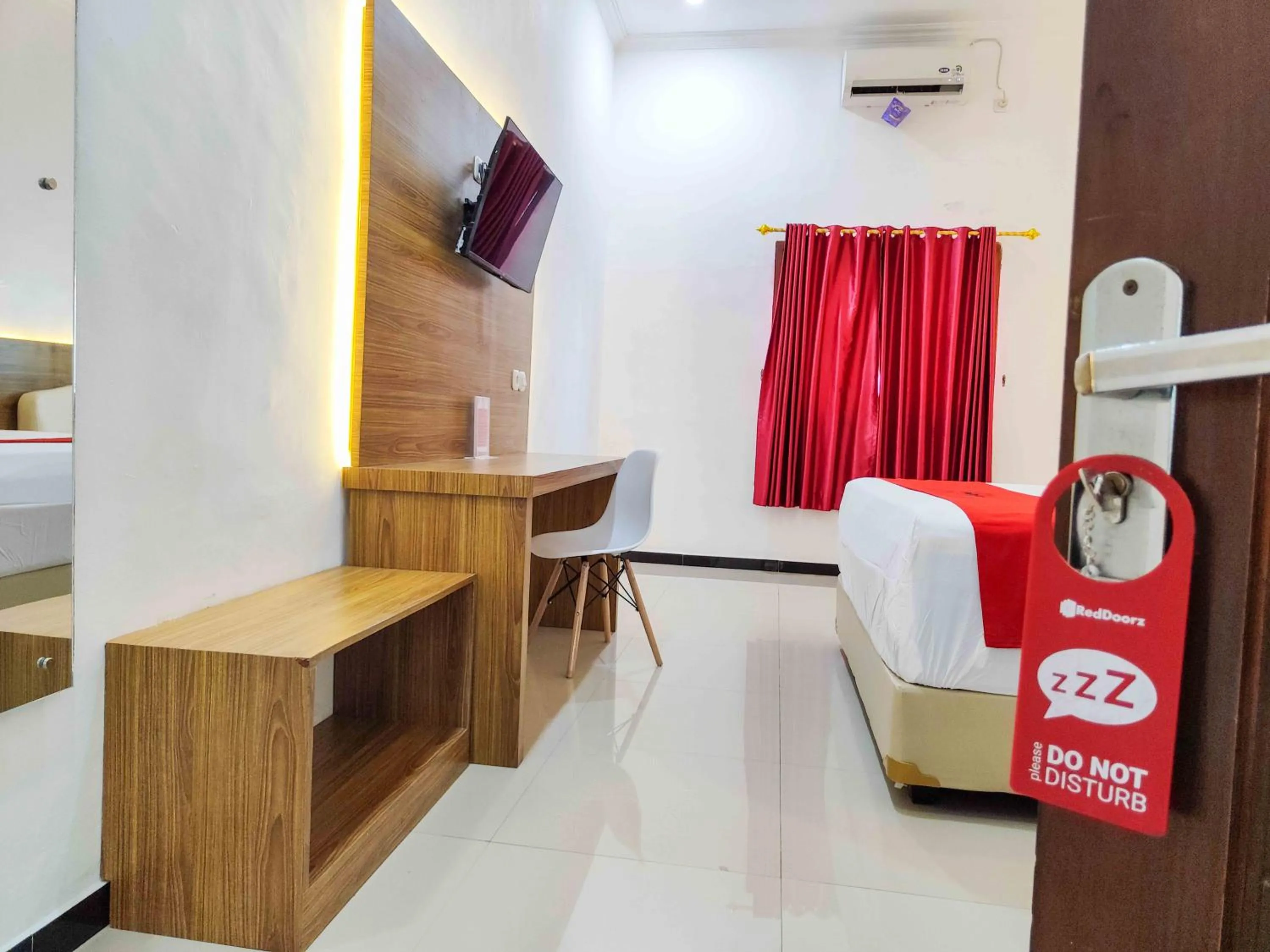 Bedroom, Bed in RedDoorz near Prambanan Temple