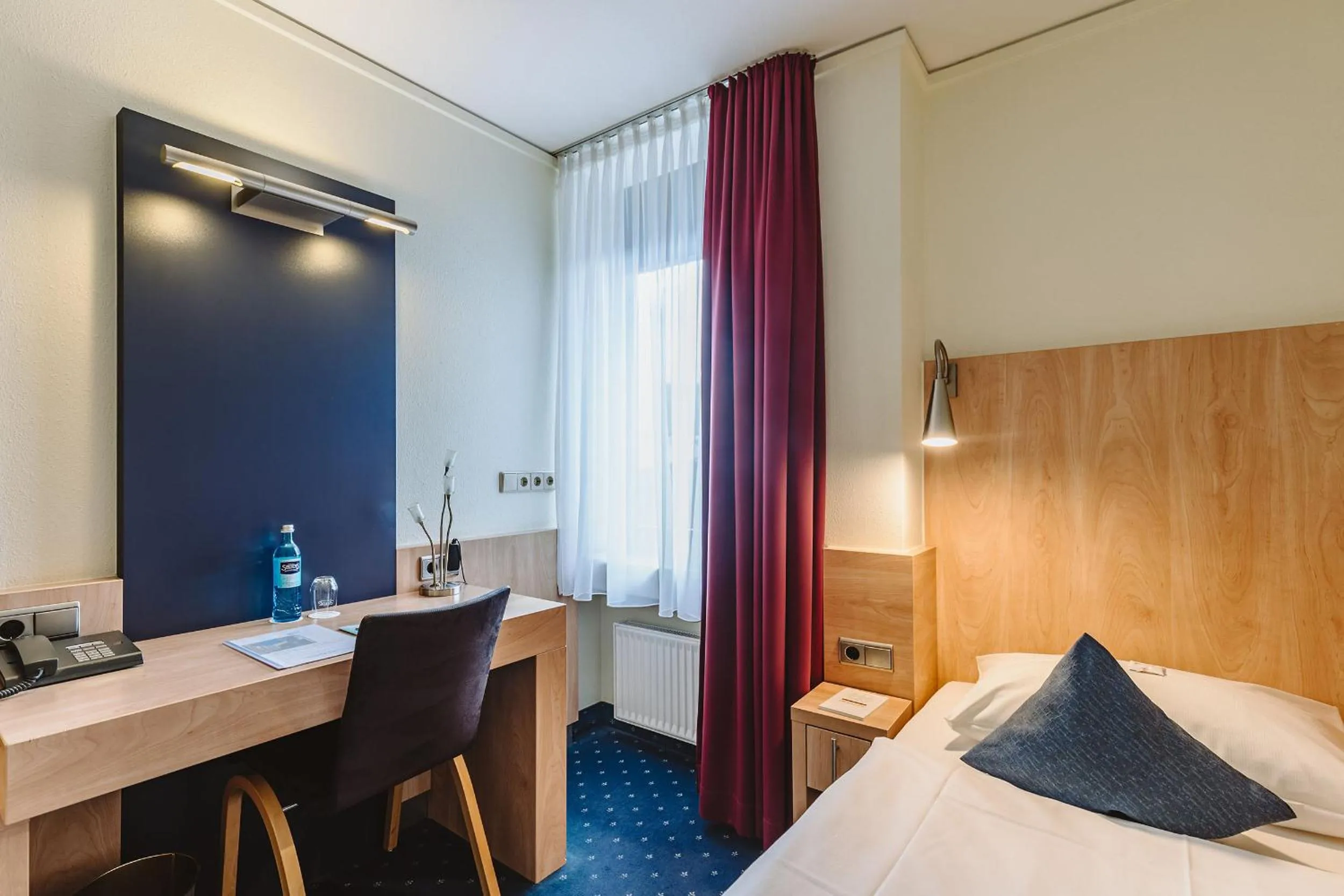 Bed in Hotel Gustav-Stresemann-Institut