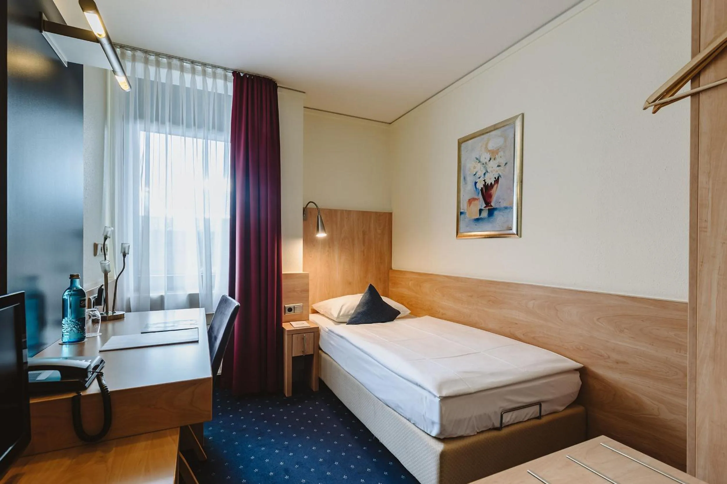 Bed in Hotel Gustav-Stresemann-Institut