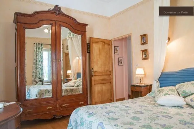 Bedroom, Bed in Logis La Folie