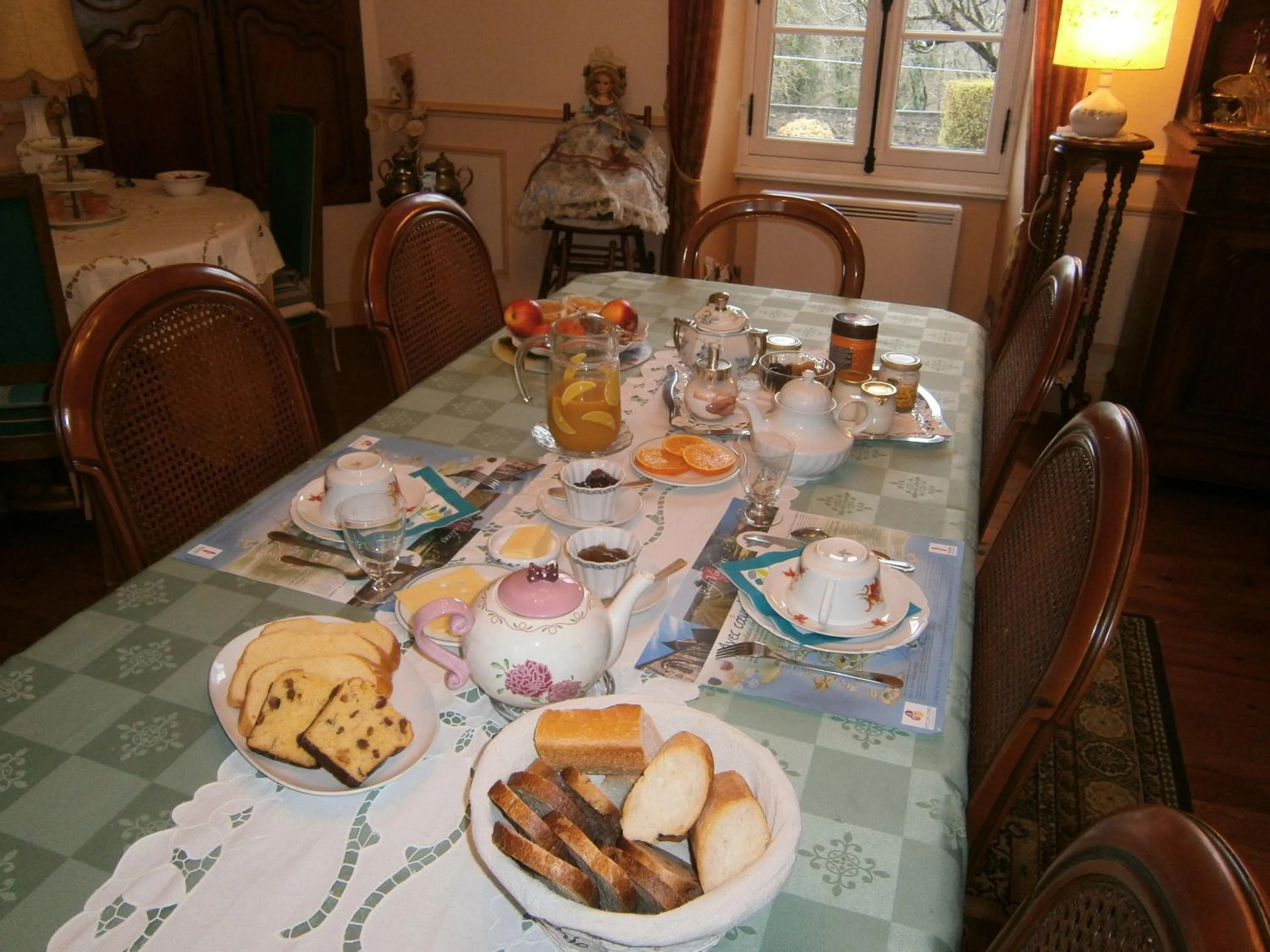 Dining area in Logis La Folie