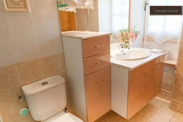 Bathroom in Logis La Folie