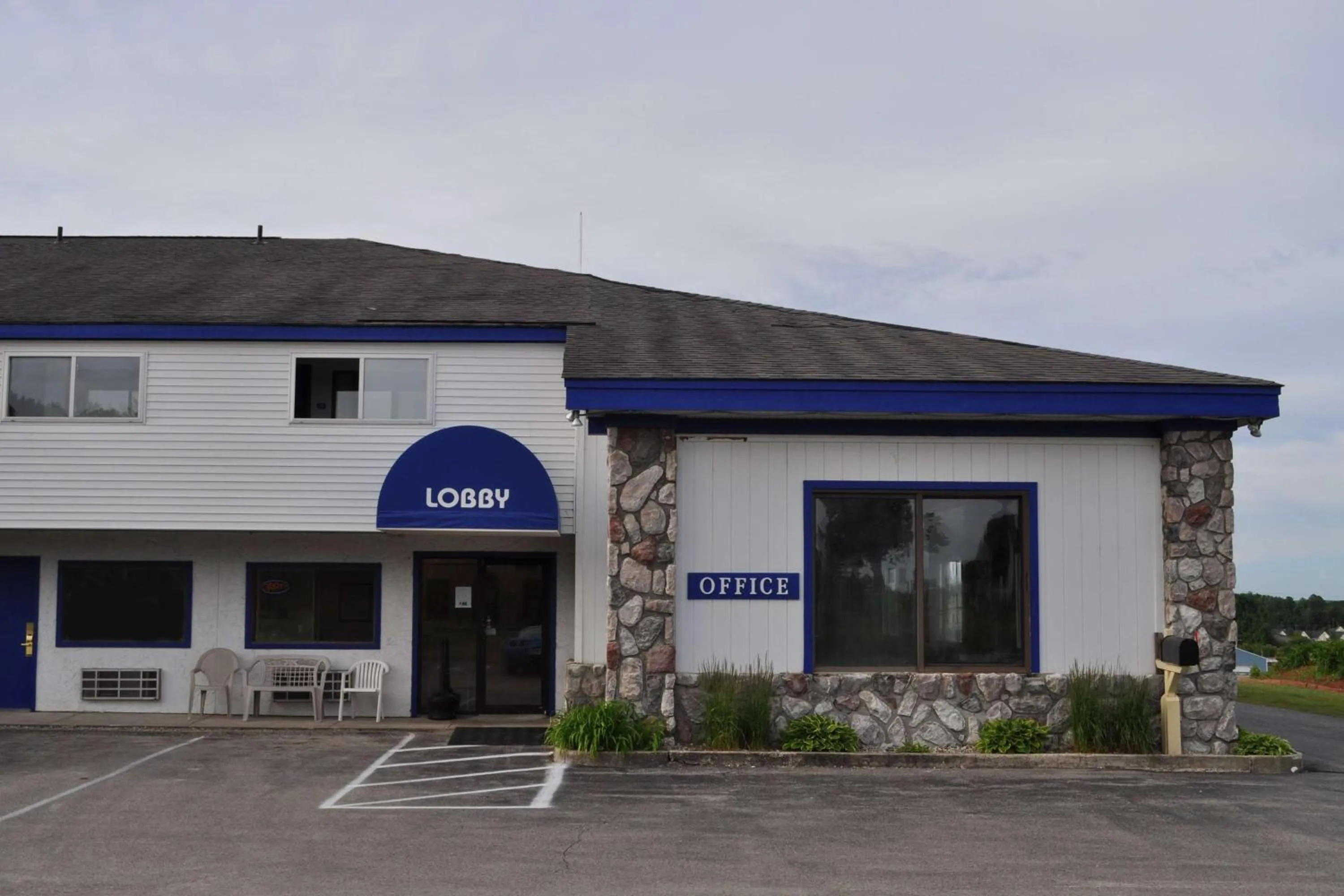 Property building in Super 8 by Wyndham Petoskey