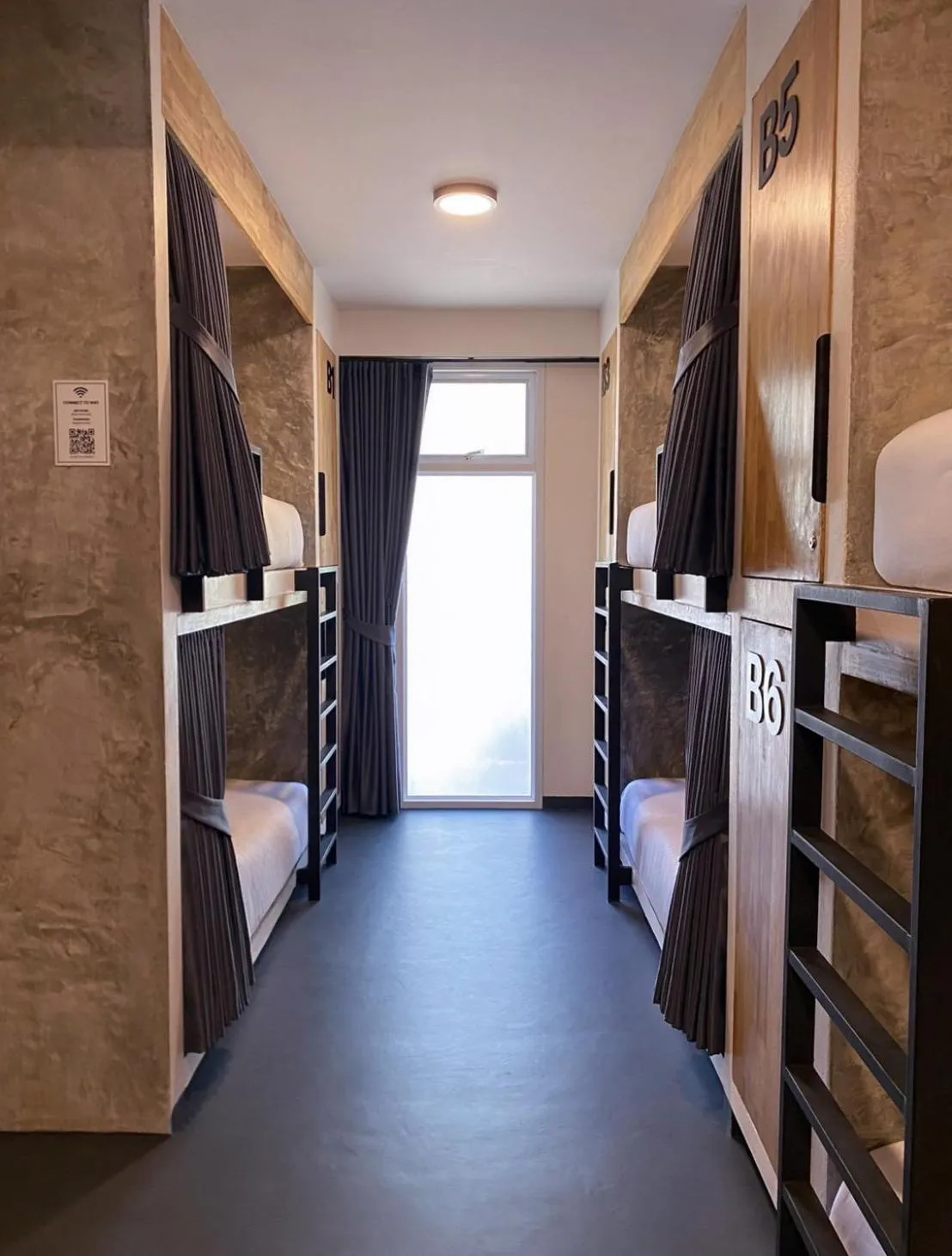 Photo of the whole room, Bed in Sunrise Koh Tao