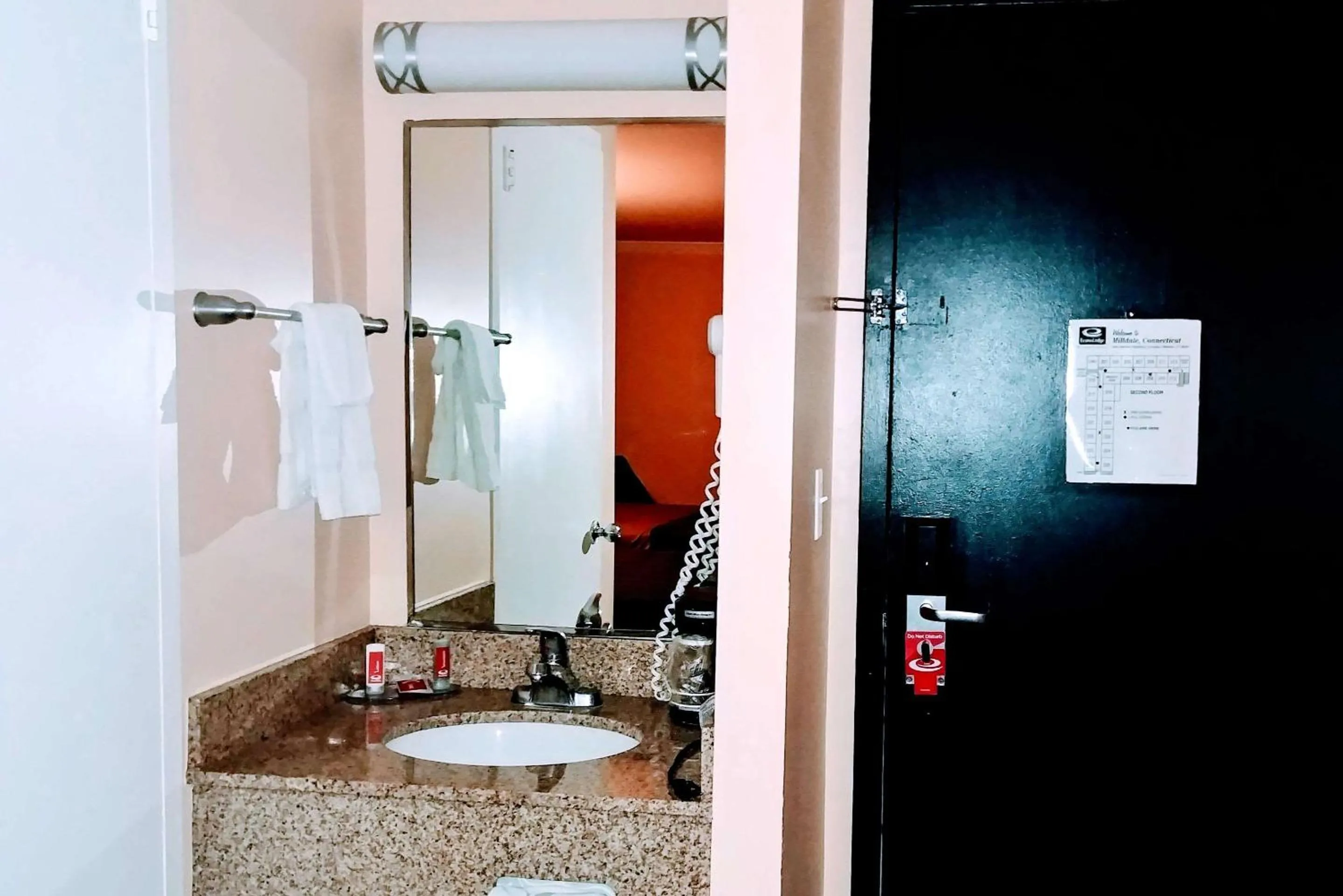 Bedroom in Econo Lodge Milldale - Southington