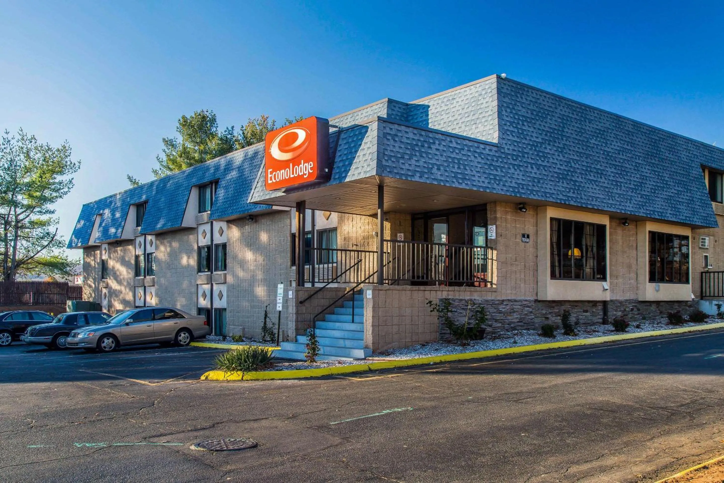 Property building in Econo Lodge Milldale - Southington