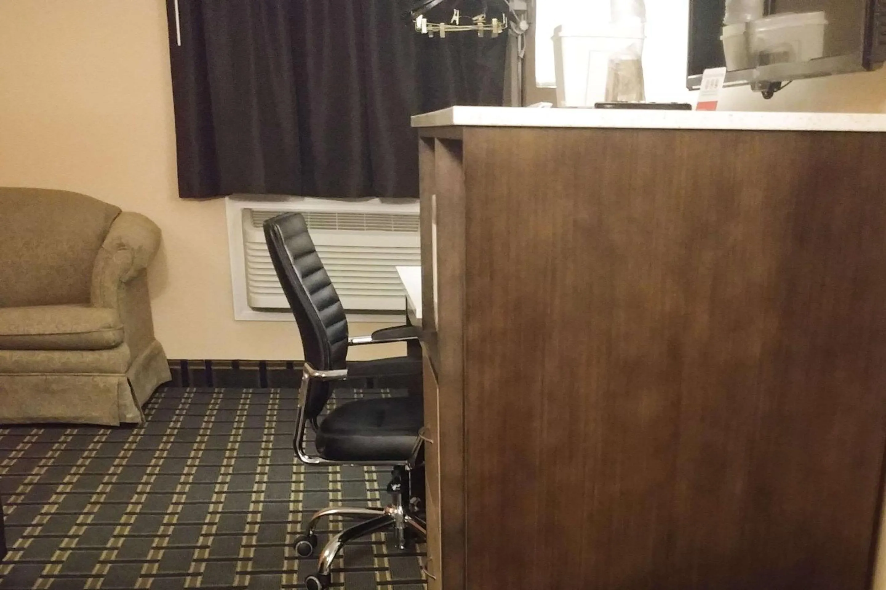 Bedroom in Econo Lodge Milldale - Southington