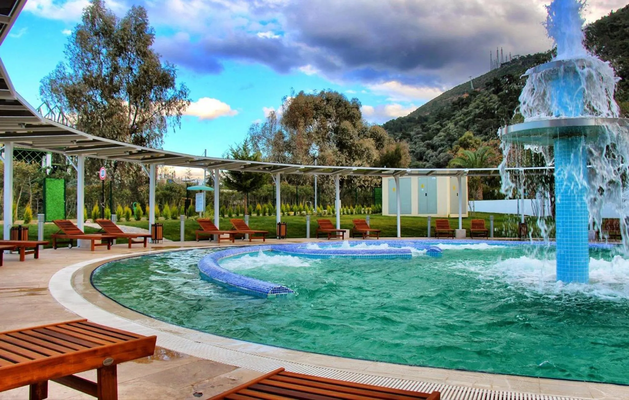 Swimming pool in Balcova Termal Hotel