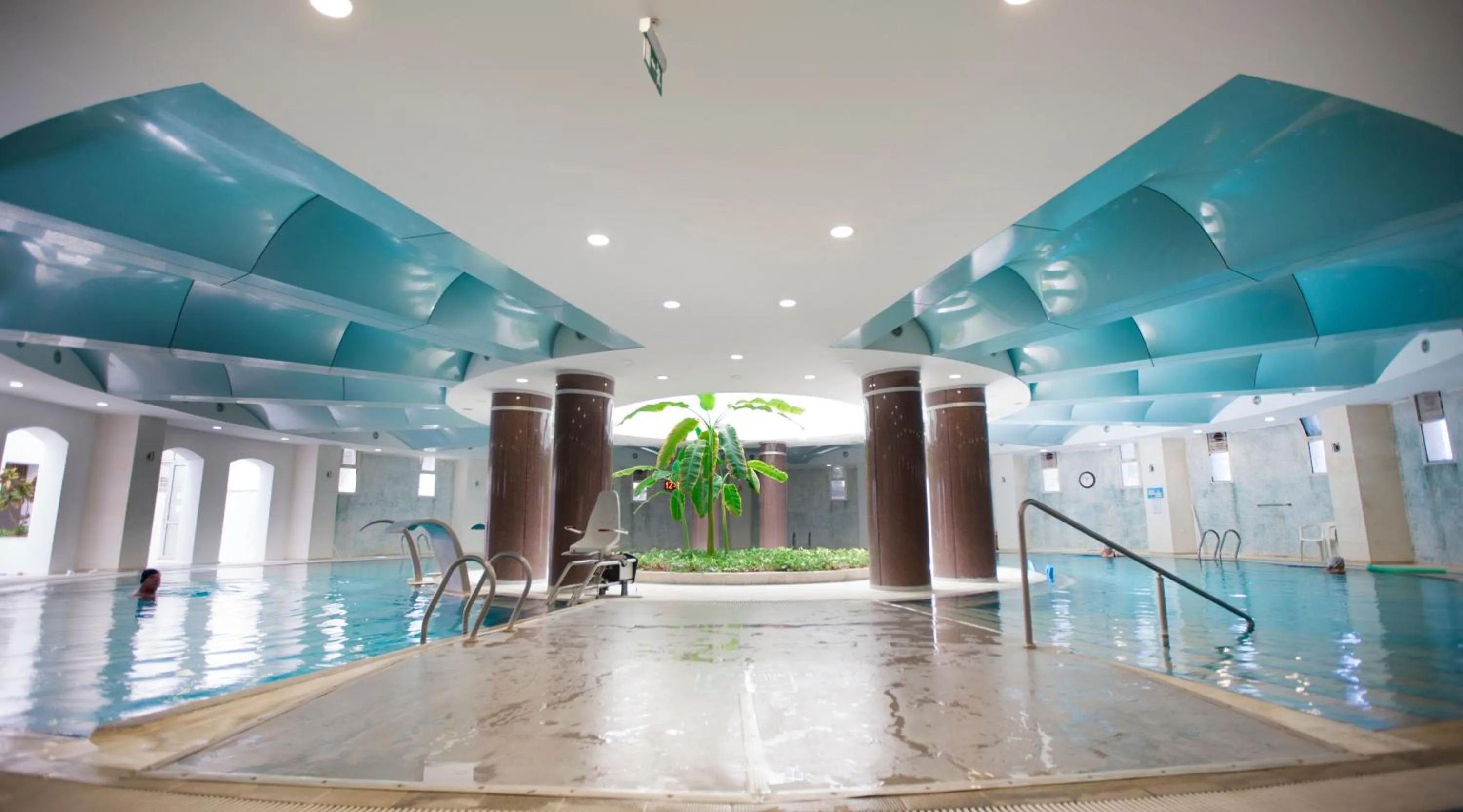 Swimming pool in Balcova Termal Hotel