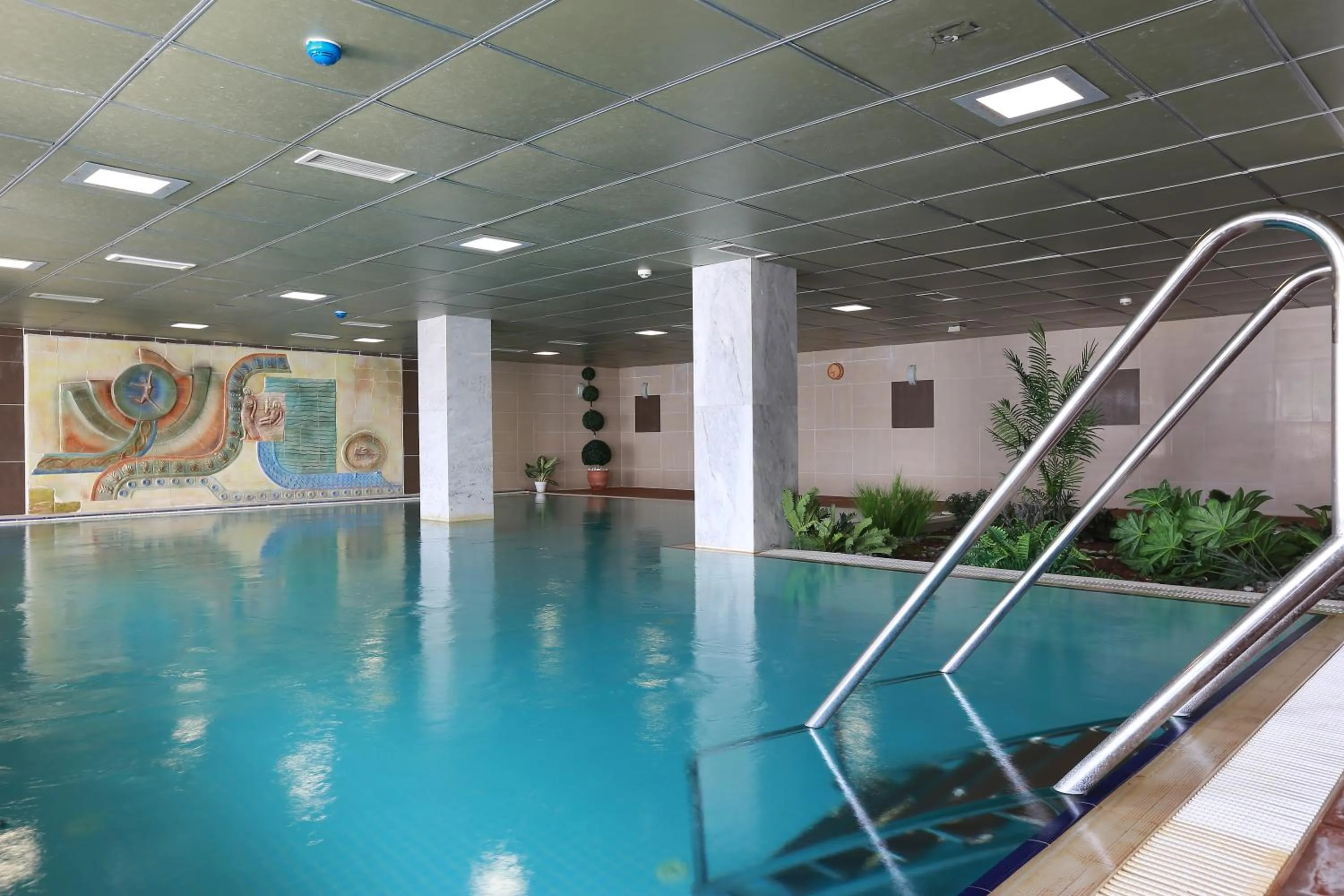 Swimming pool in Balcova Termal Hotel
