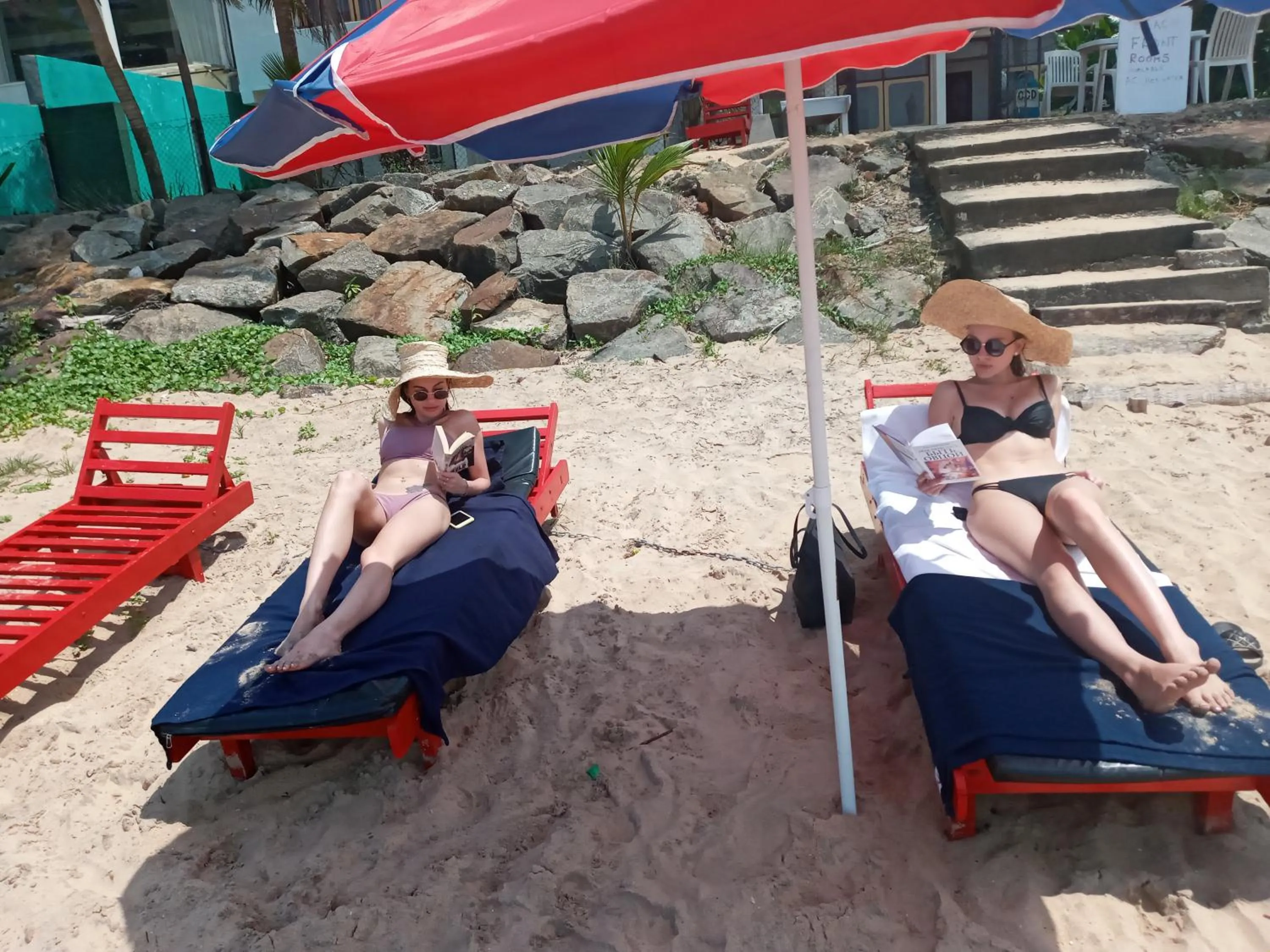 sunbed in New SeaSide Inn Hikkaduwa