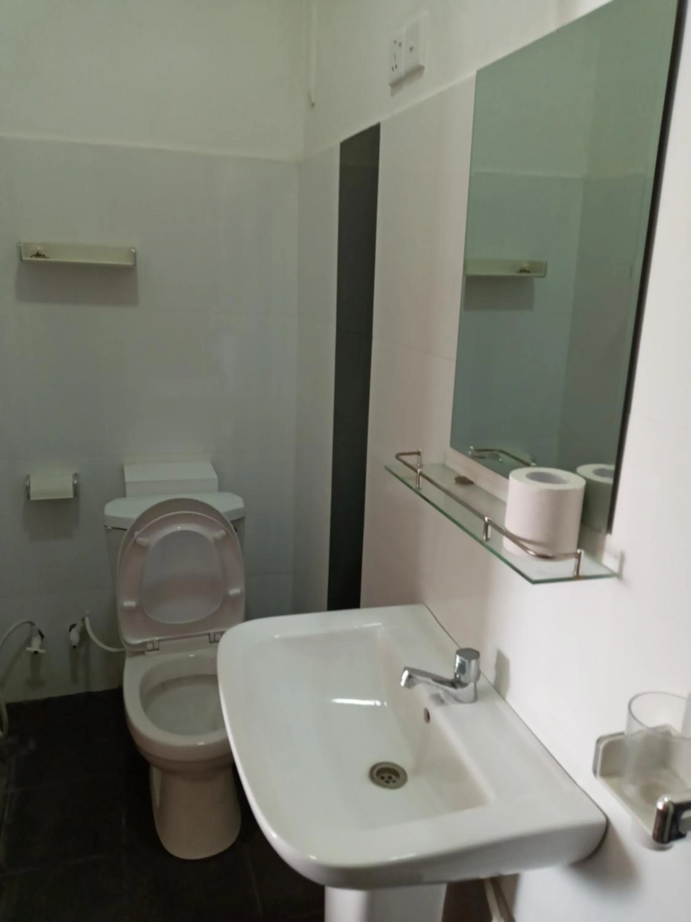 Bathroom in New SeaSide Inn Hikkaduwa