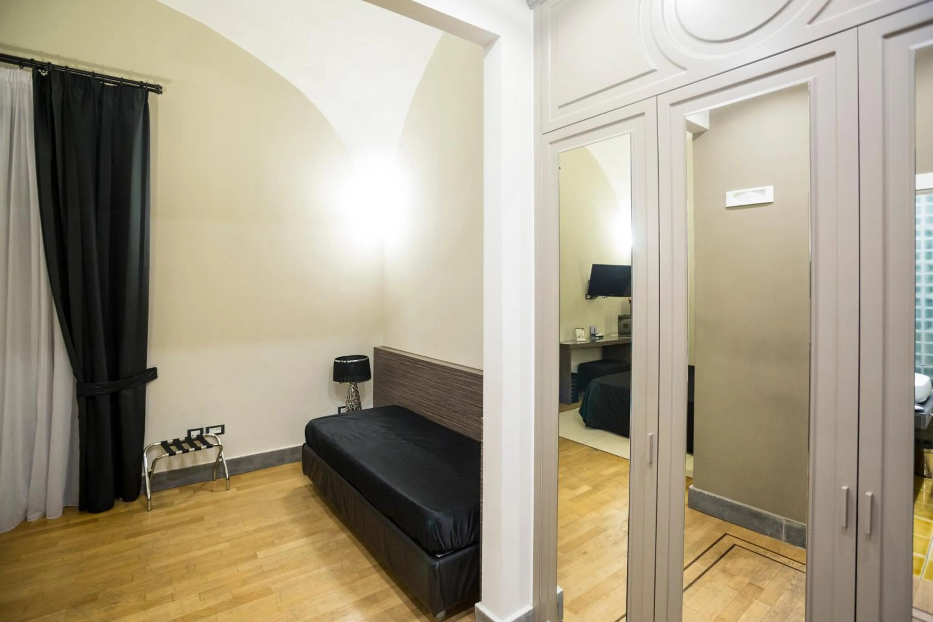 Seating area, Bed in Hotel Villa La Colombaia