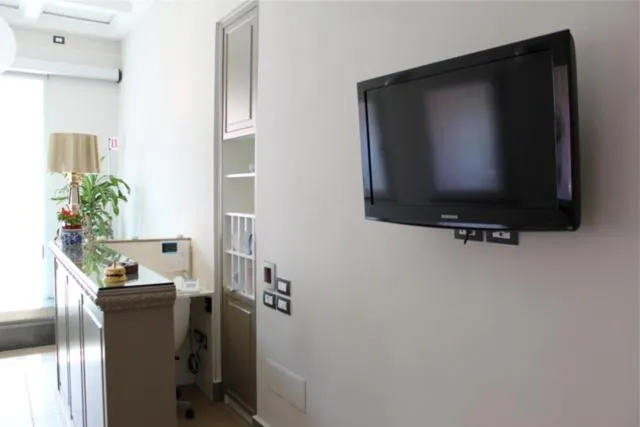 TV and multimedia in Hotel Villa La Colombaia