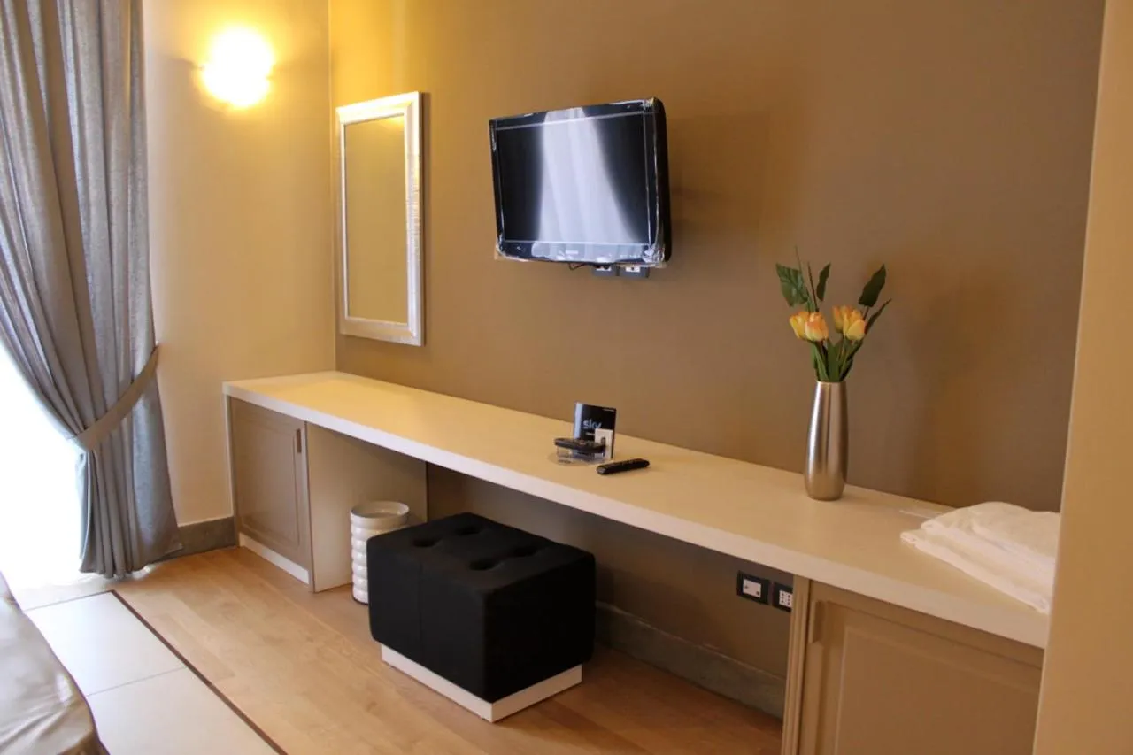 TV and multimedia in Hotel Villa La Colombaia