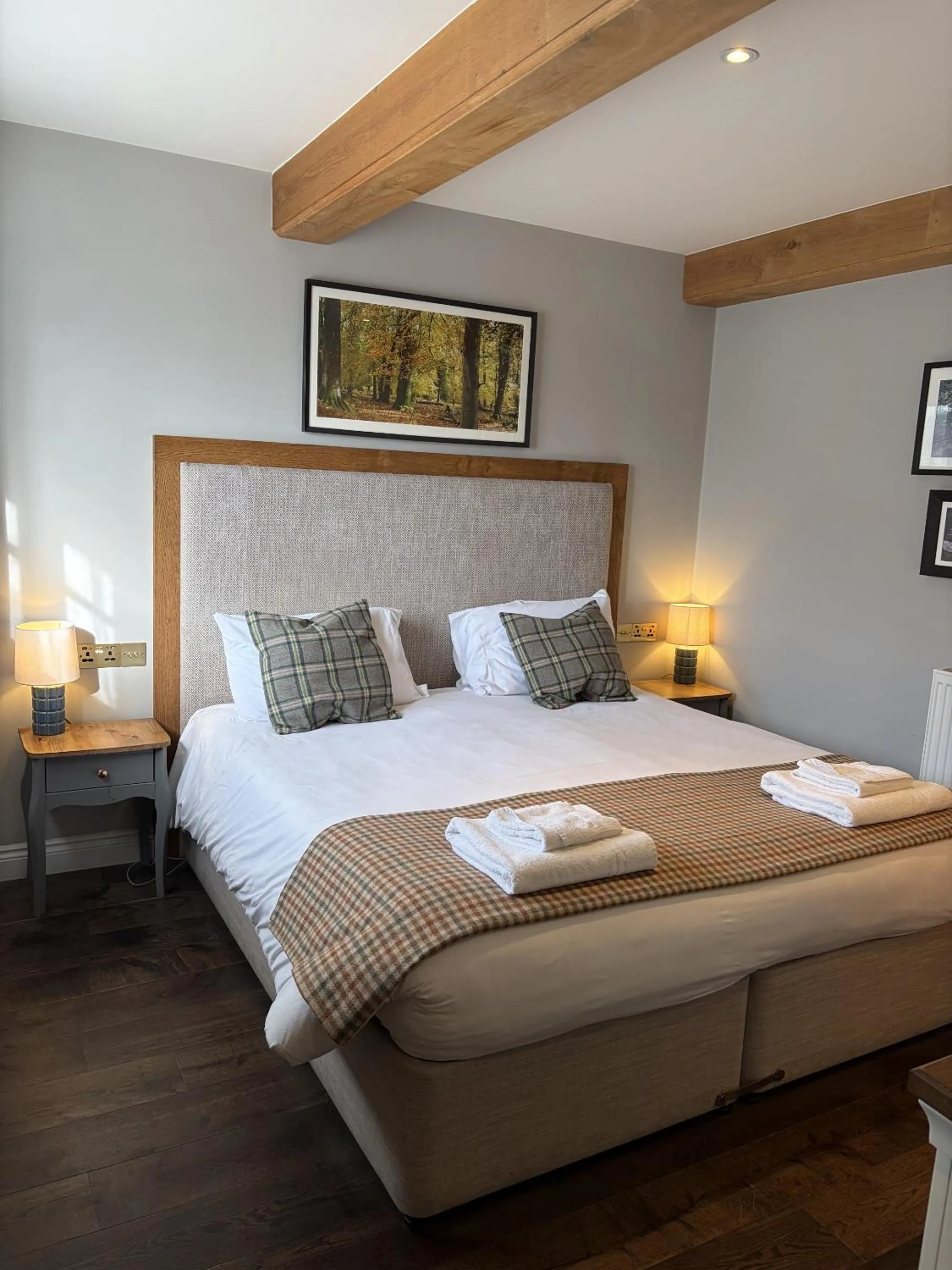 Bedroom, Bed in The Walhampton Arms