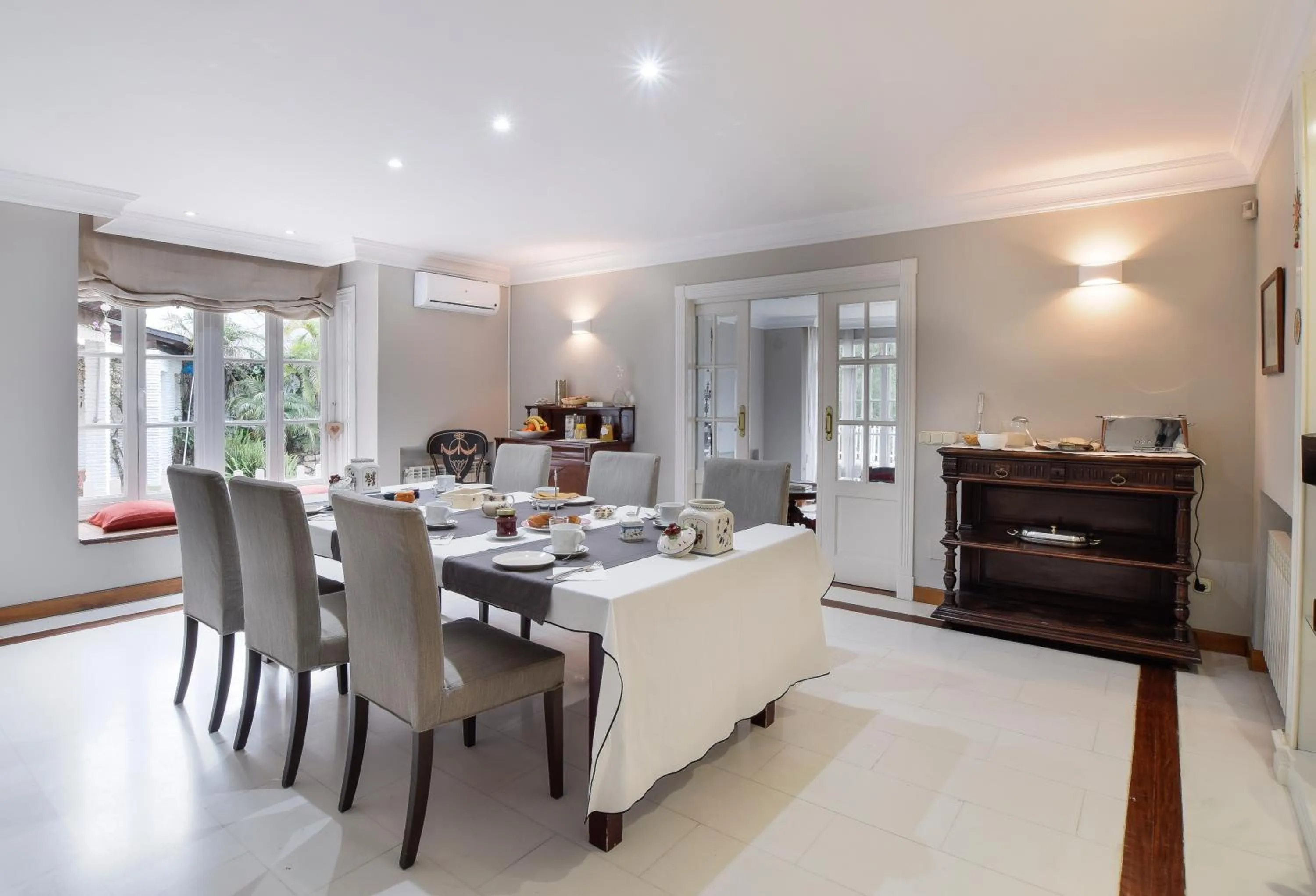 Breakfast in Villa Antumalal B&B