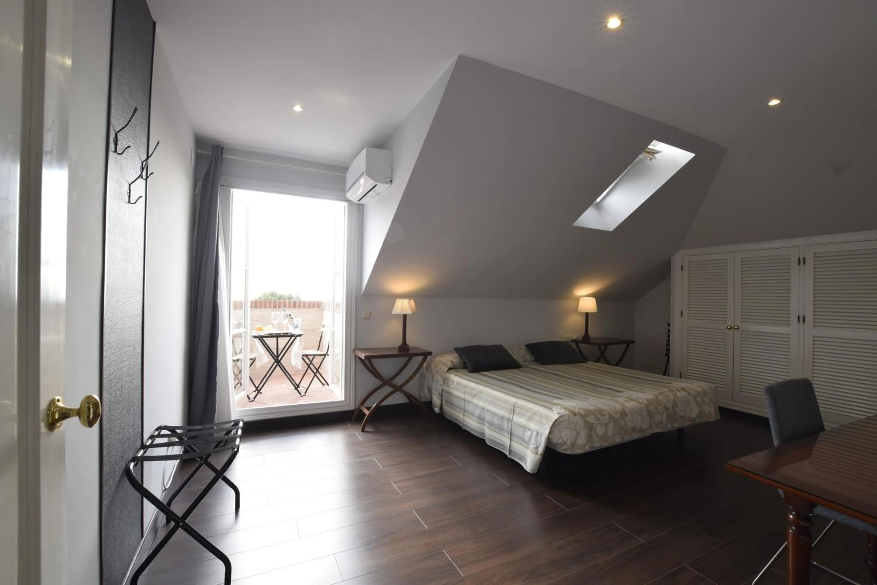 Bedroom in Villa Antumalal B&B