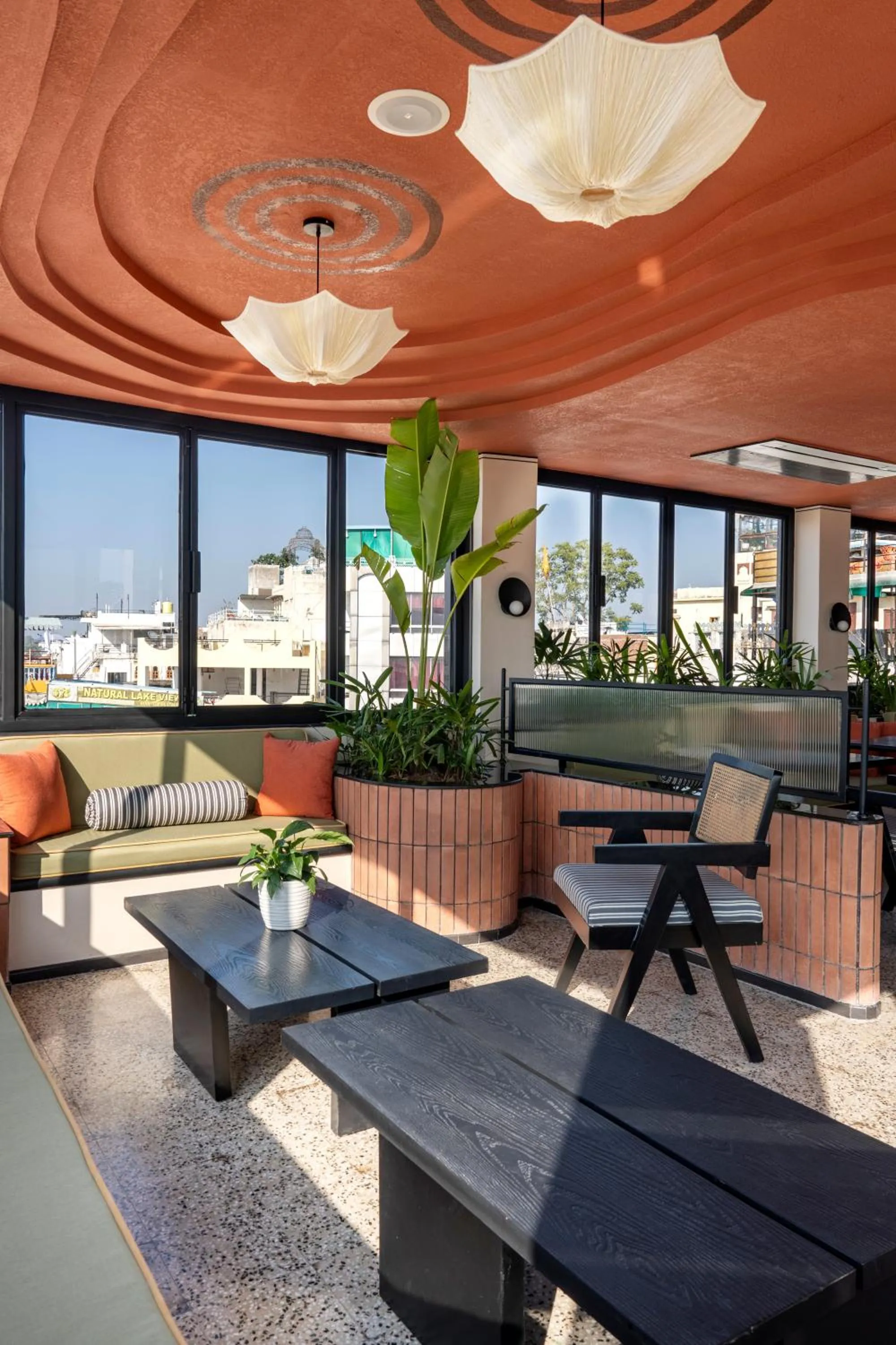 Restaurant/places to eat in The Red Pier - My Downtown Hotels