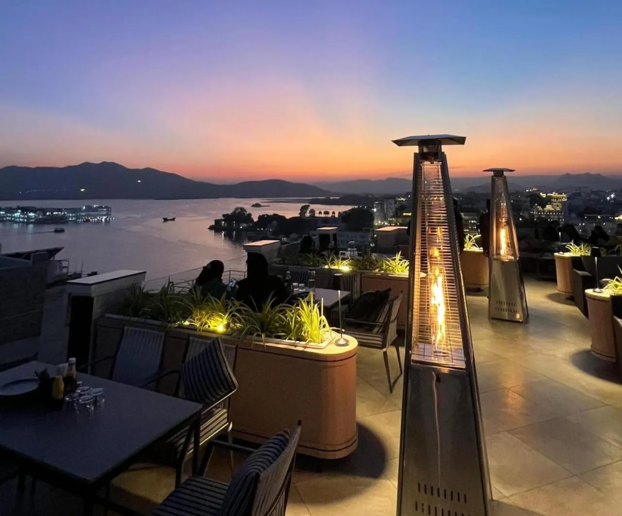 Lake view in The Red Pier - My Downtown Hotels