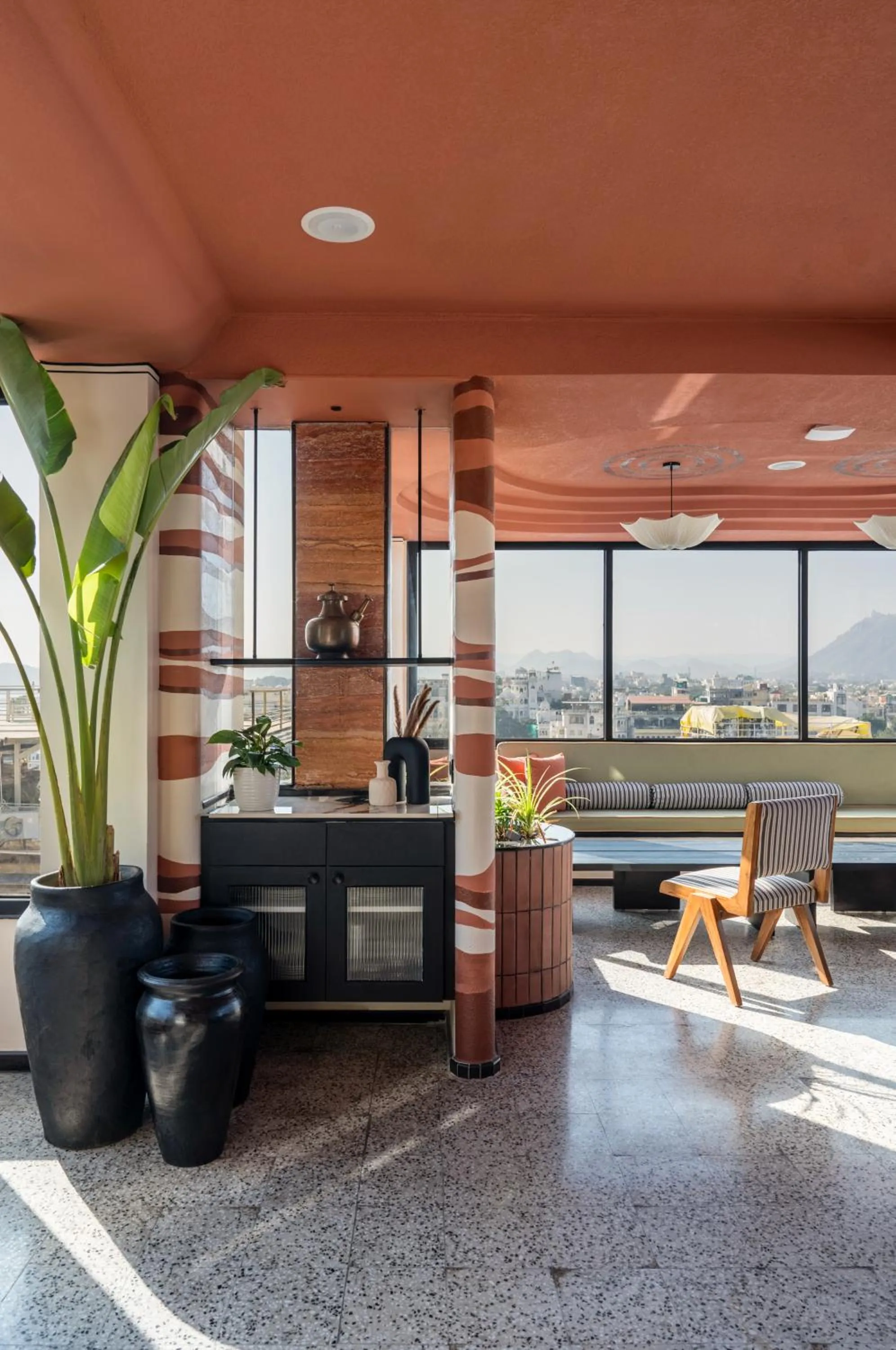 Restaurant/places to eat in The Red Pier - My Downtown Hotels