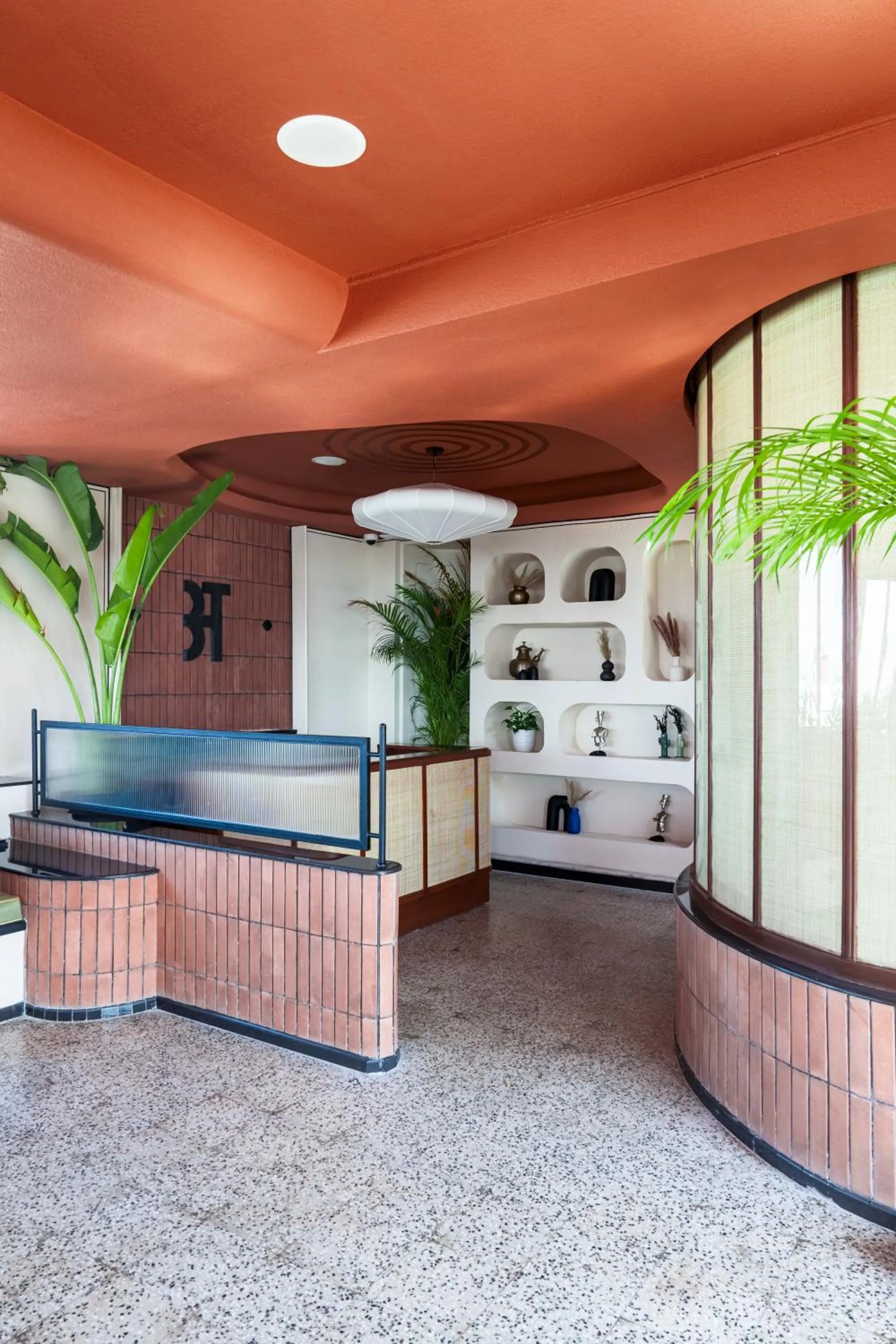 Restaurant/places to eat in The Red Pier - My Downtown Hotels