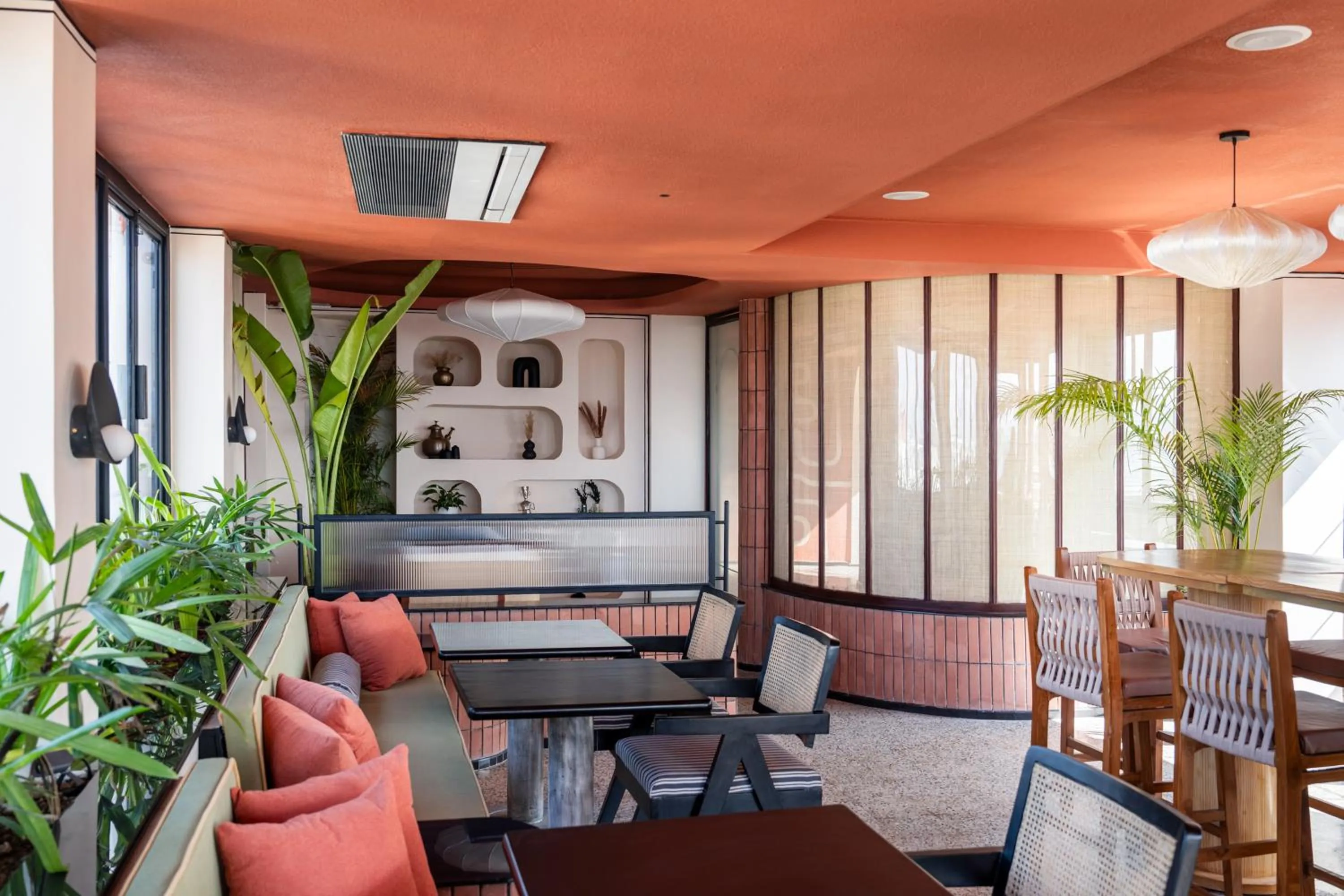 Restaurant/places to eat in The Red Pier - My Downtown Hotels