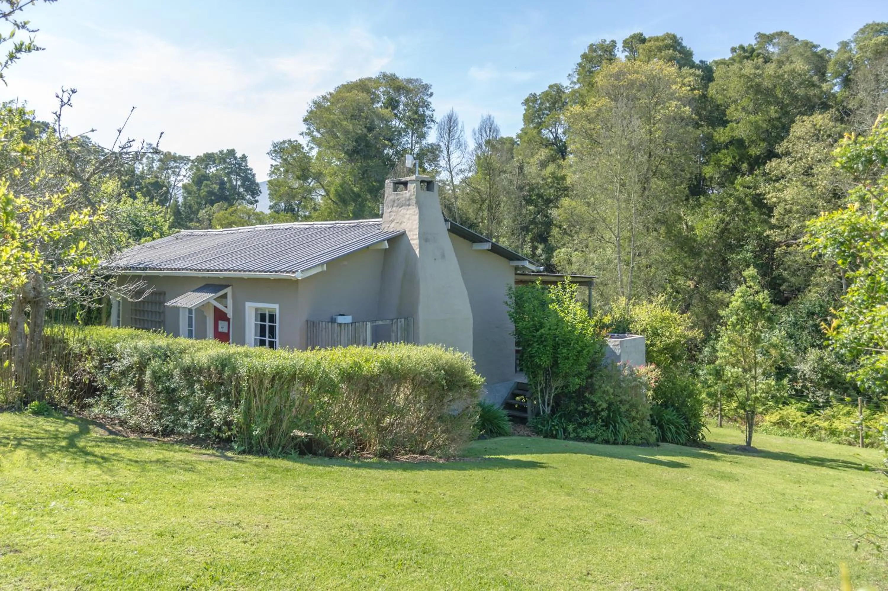 Property building in Oakhurst Farm Cottages