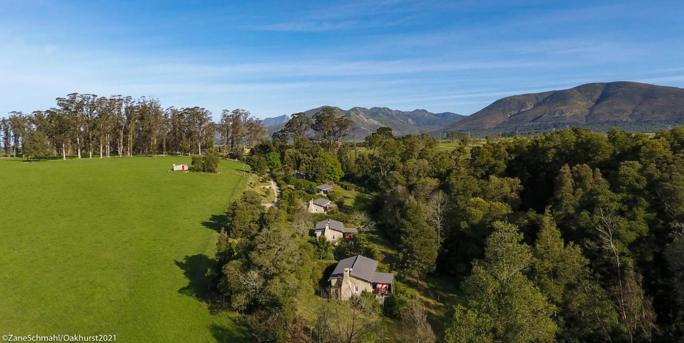 Property building in Oakhurst Farm Cottages