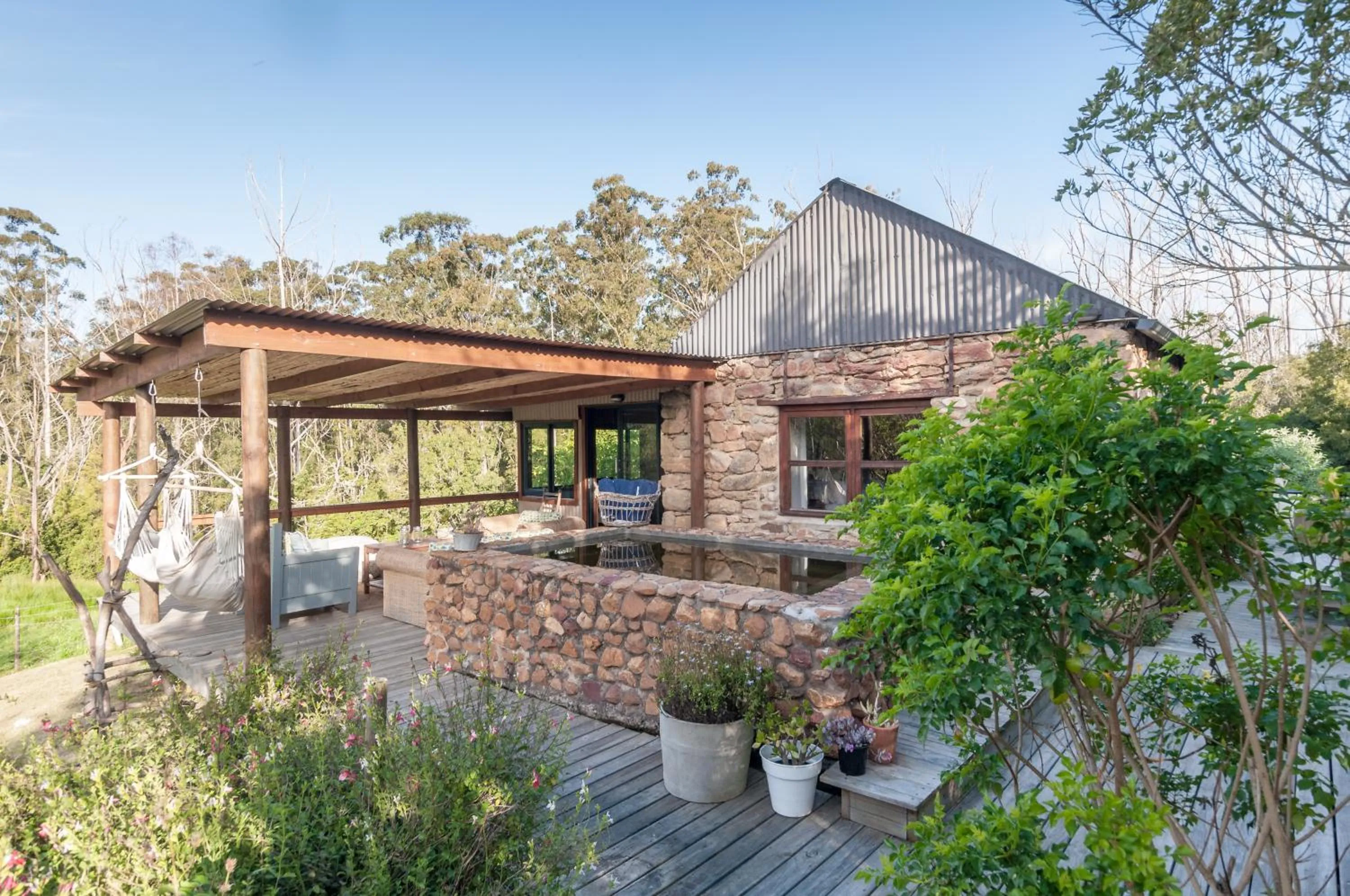 Property building in Oakhurst Farm Cottages