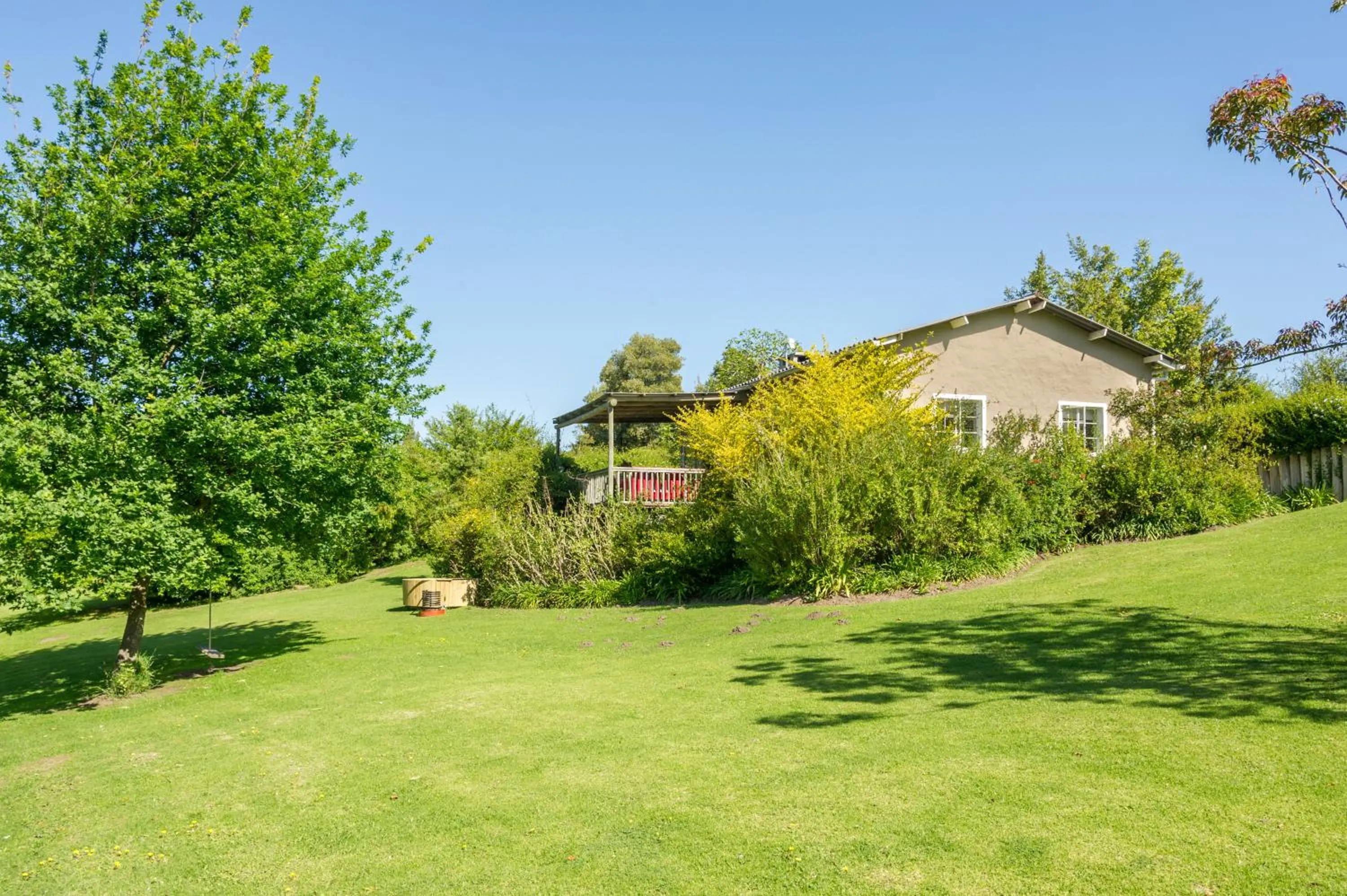 Property building in Oakhurst Farm Cottages