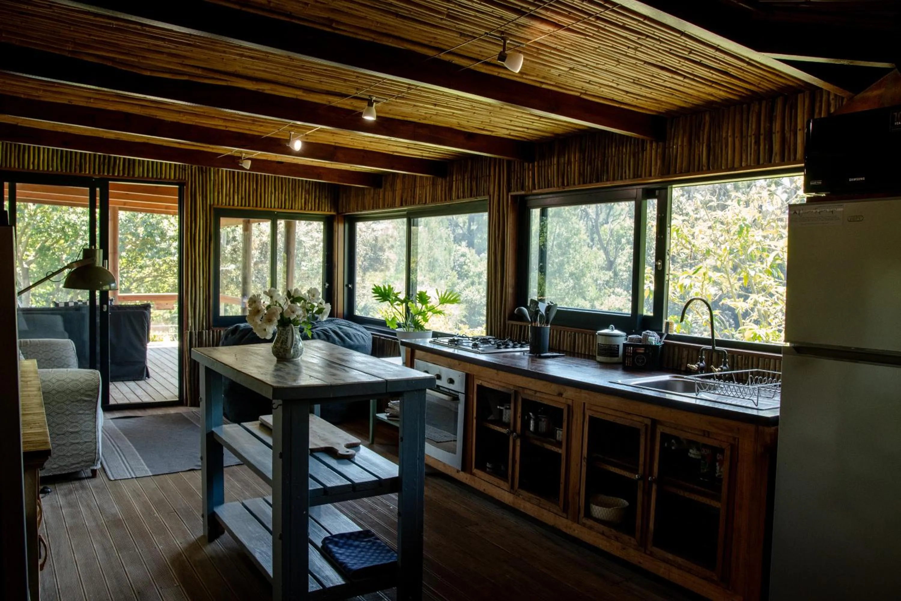 Kitchen or kitchenette in Oakhurst Farm Cottages